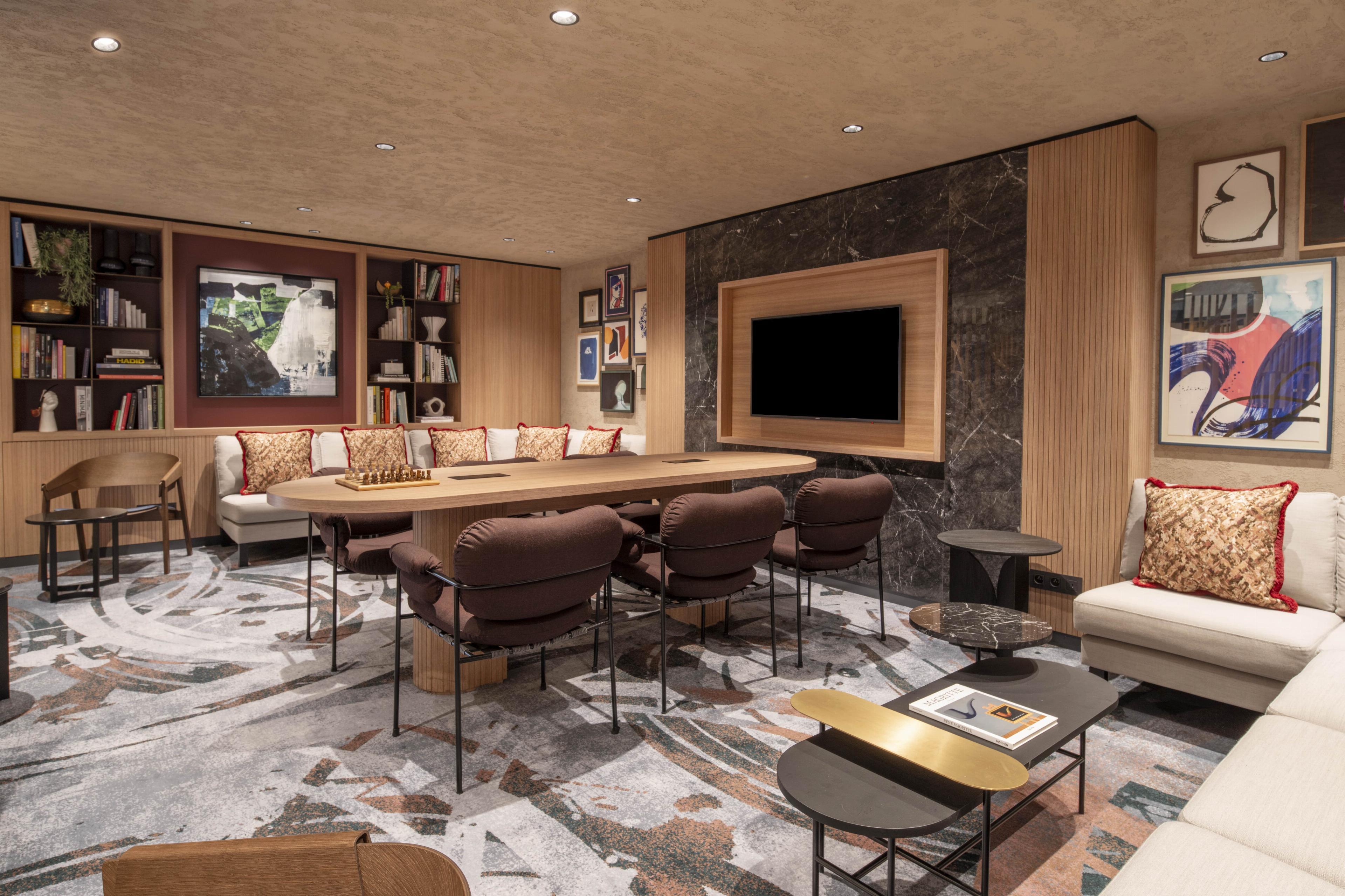 Stylish meeting room at Brussels Marriott Hotel for workshops and small gatherings.