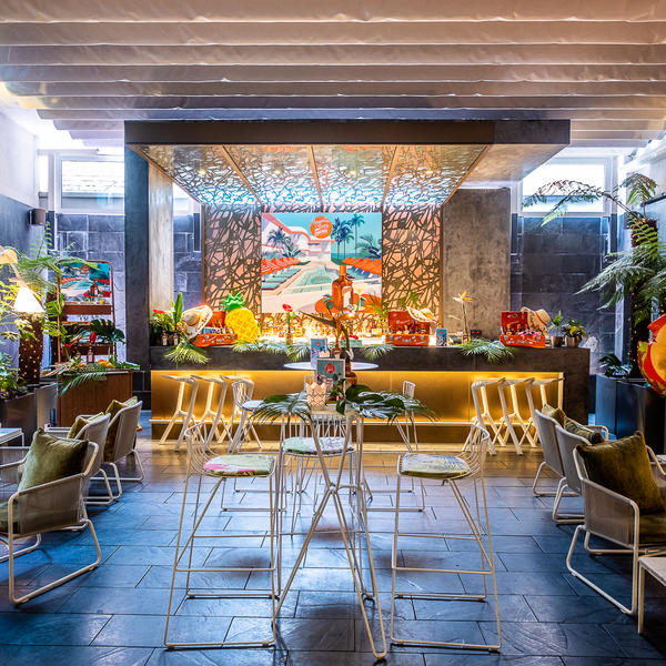 Tropical-themed bar at South Place Hotel, perfect for lively networking events.