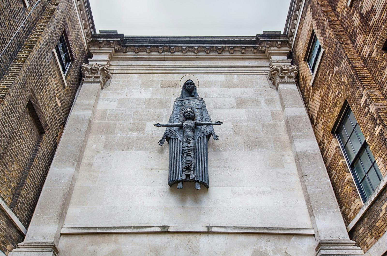 No.11 Cavendish Square - >Angus Hamilton</a>