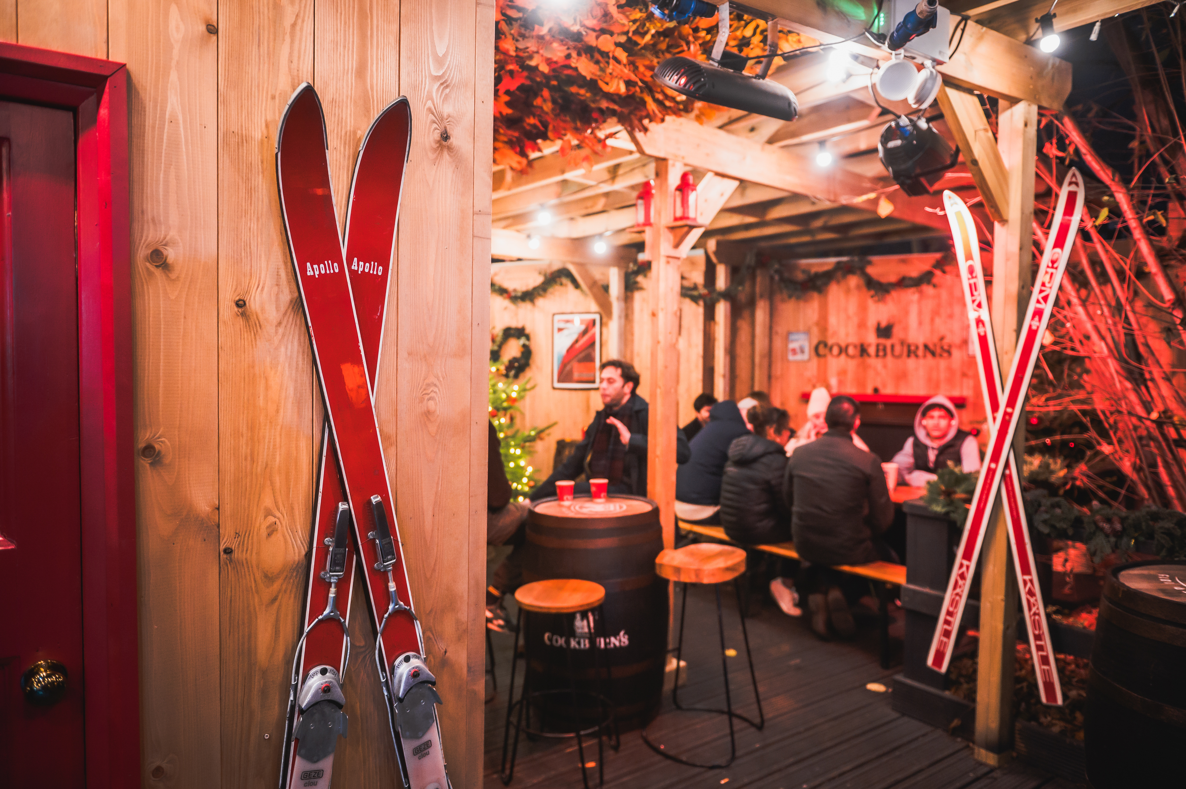 Cozy après-ski venue with warm decor for intimate gatherings and team-building events.