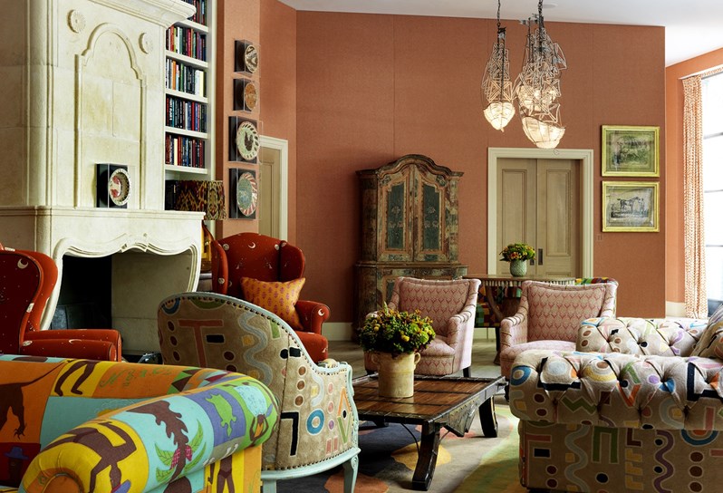 Stylish meeting space in Ham Yard Hotel with eclectic furniture for creative gatherings.