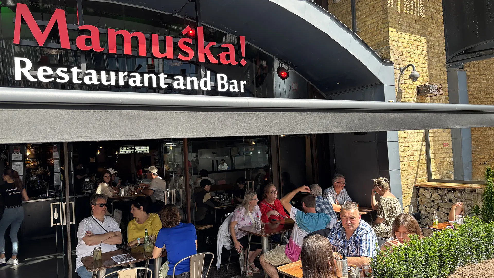 Vibrant outdoor dining at Mamuśka! Restaurant for group gatherings and team-building.