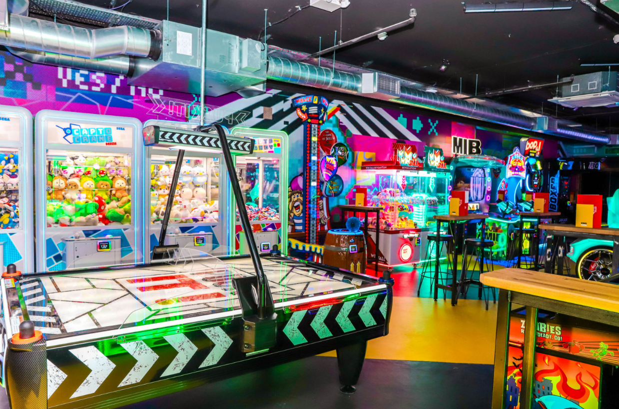 Vibrant arcade venue in King Pins, Bristol for corporate events and team-building activities.