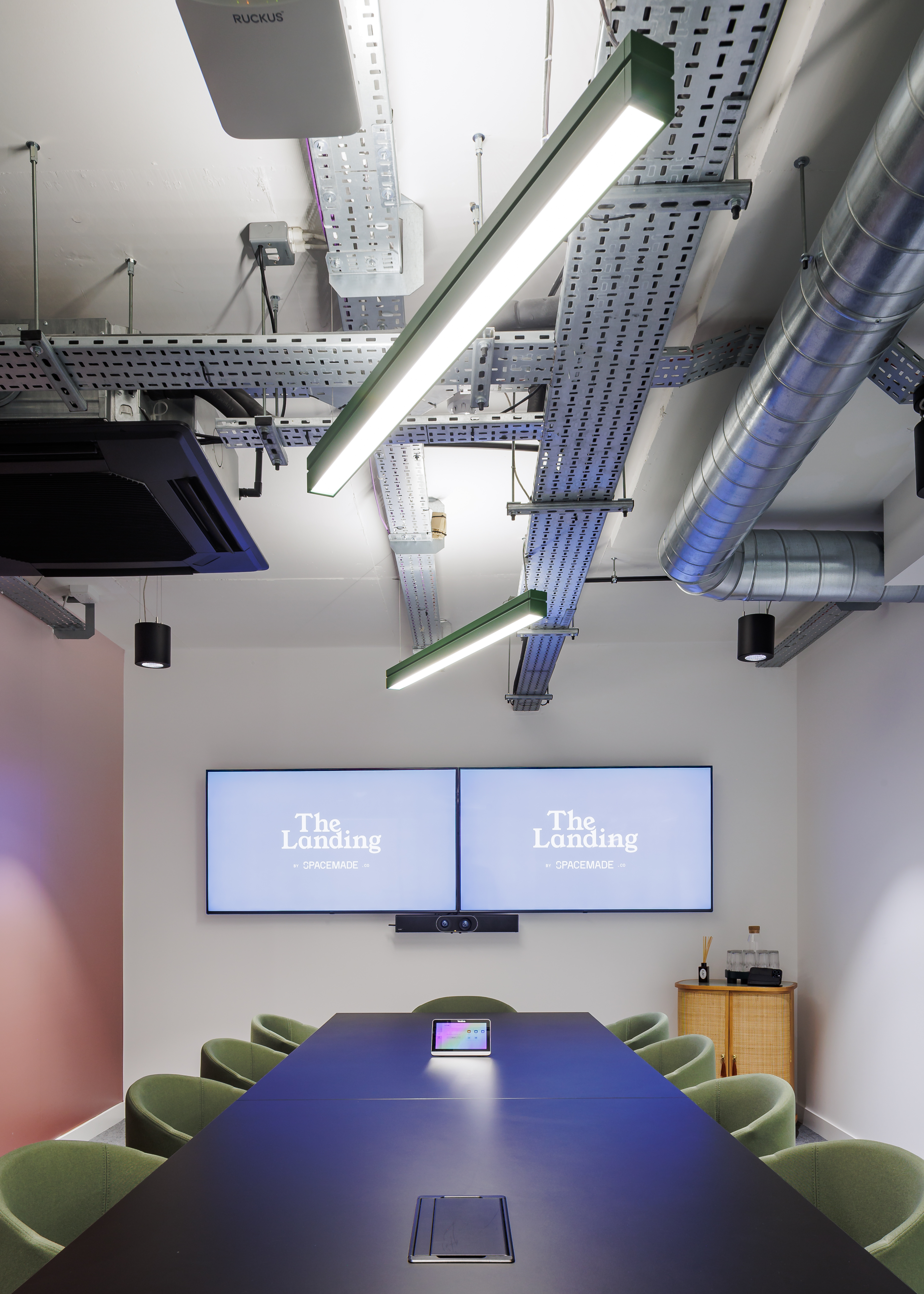 Modern Gibbon Meeting Room with dual displays, ideal for corporate meetings and hybrid events.