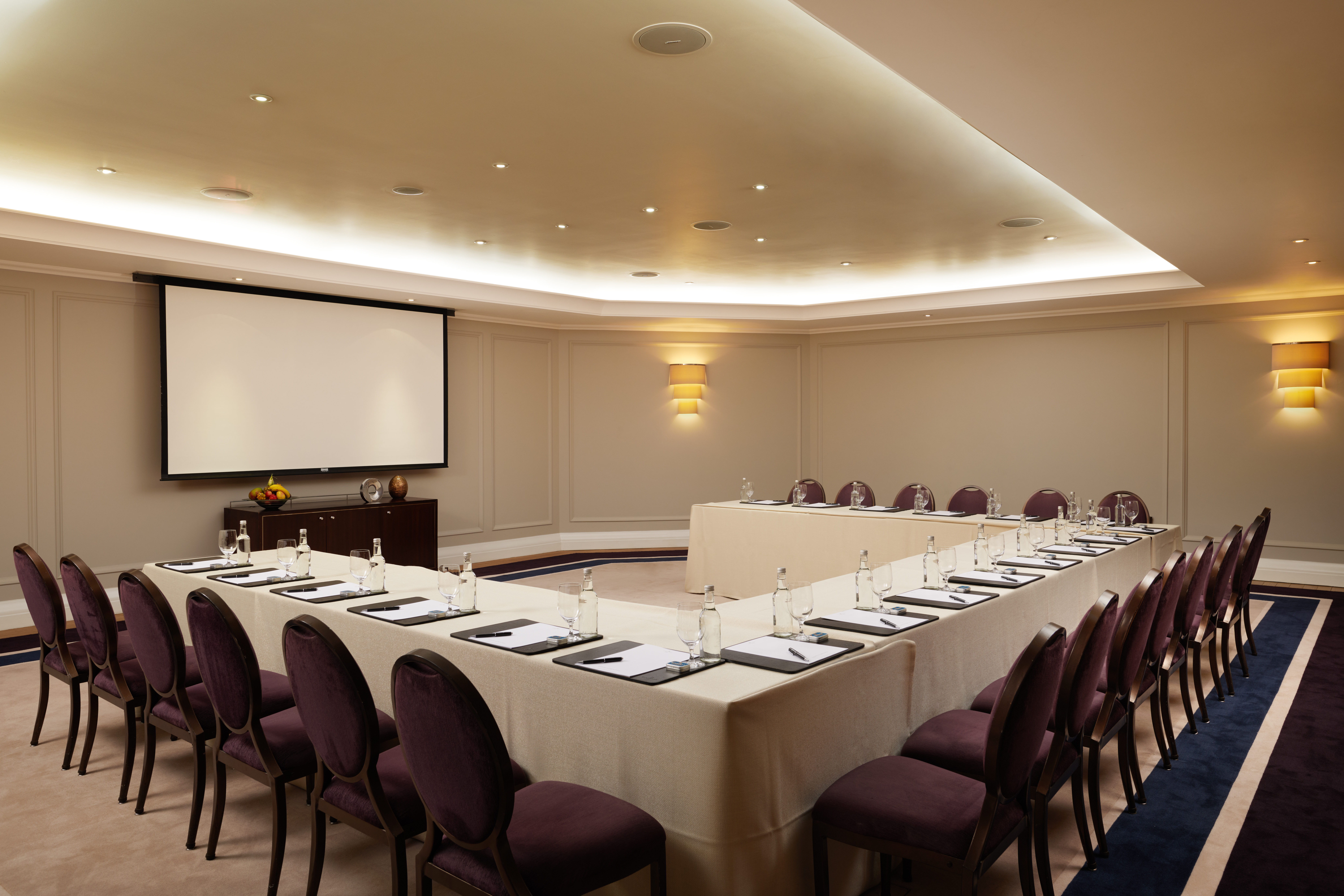 The Nelson Room at Corinthia London, a modern meeting space ideal for workshops.