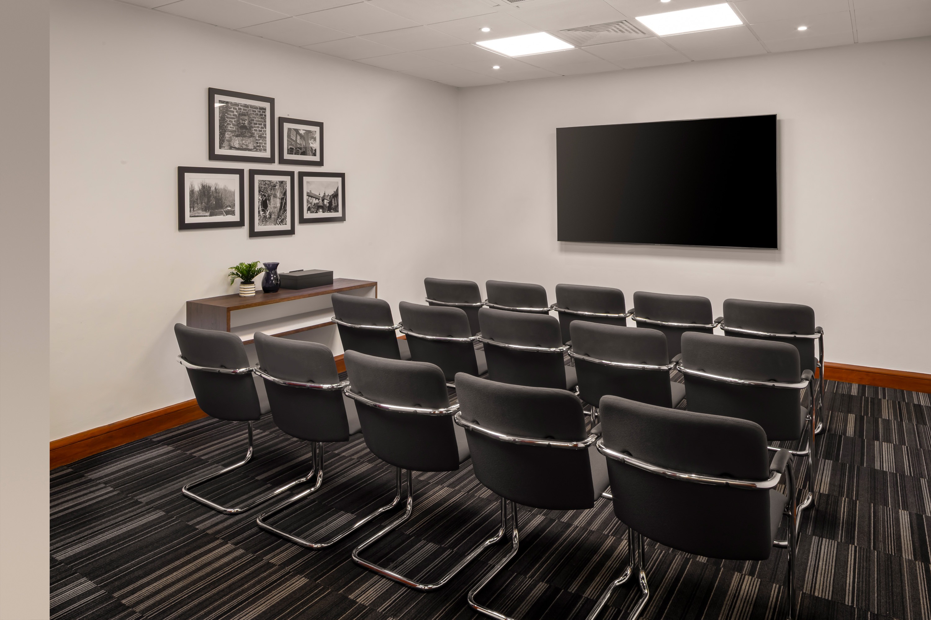 Modern meeting room at Holiday Inn London-Bexley, ideal for corporate events and training.