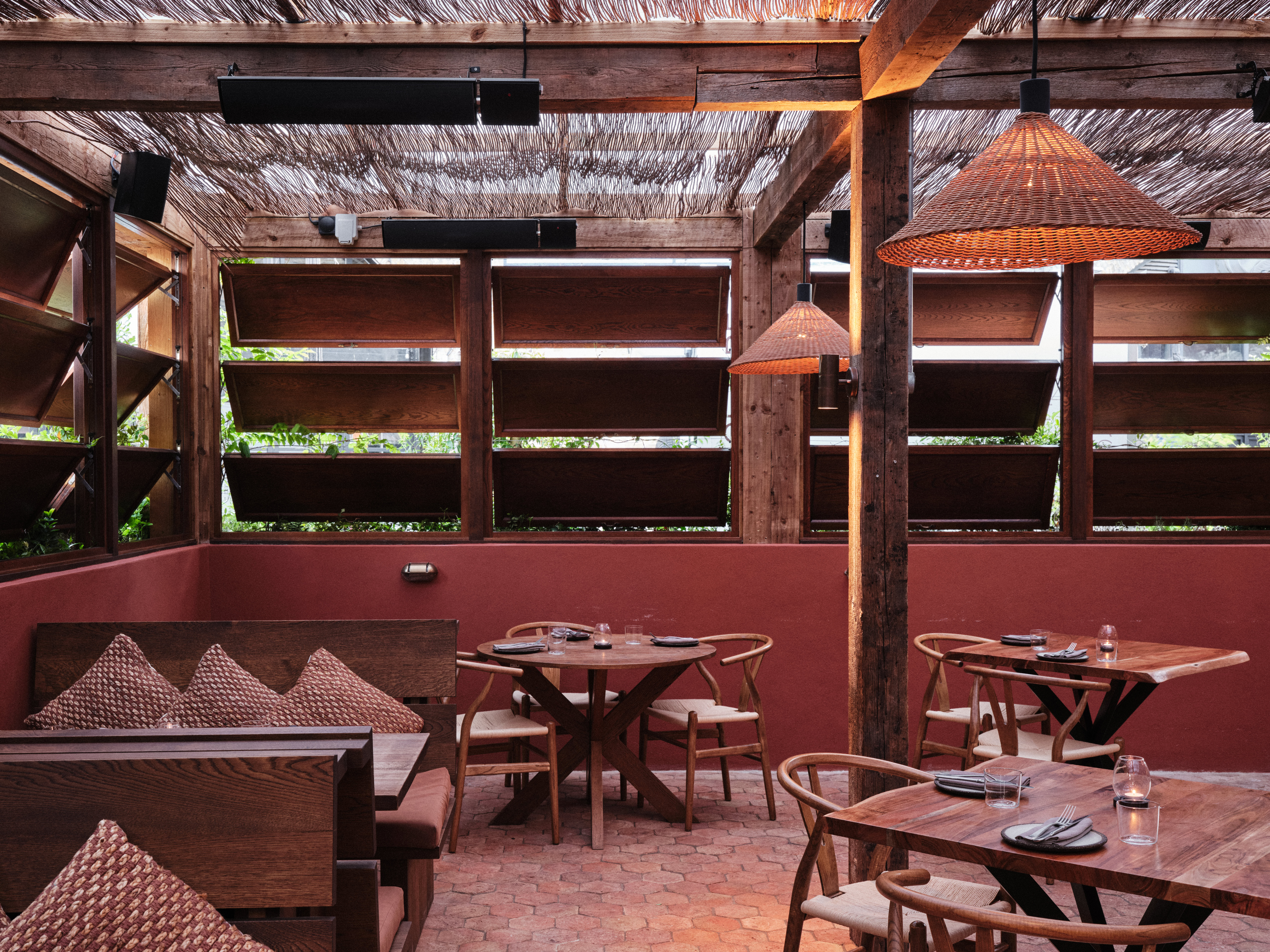 Cozy Pyro Full Venue dining space with natural materials for intimate gatherings.