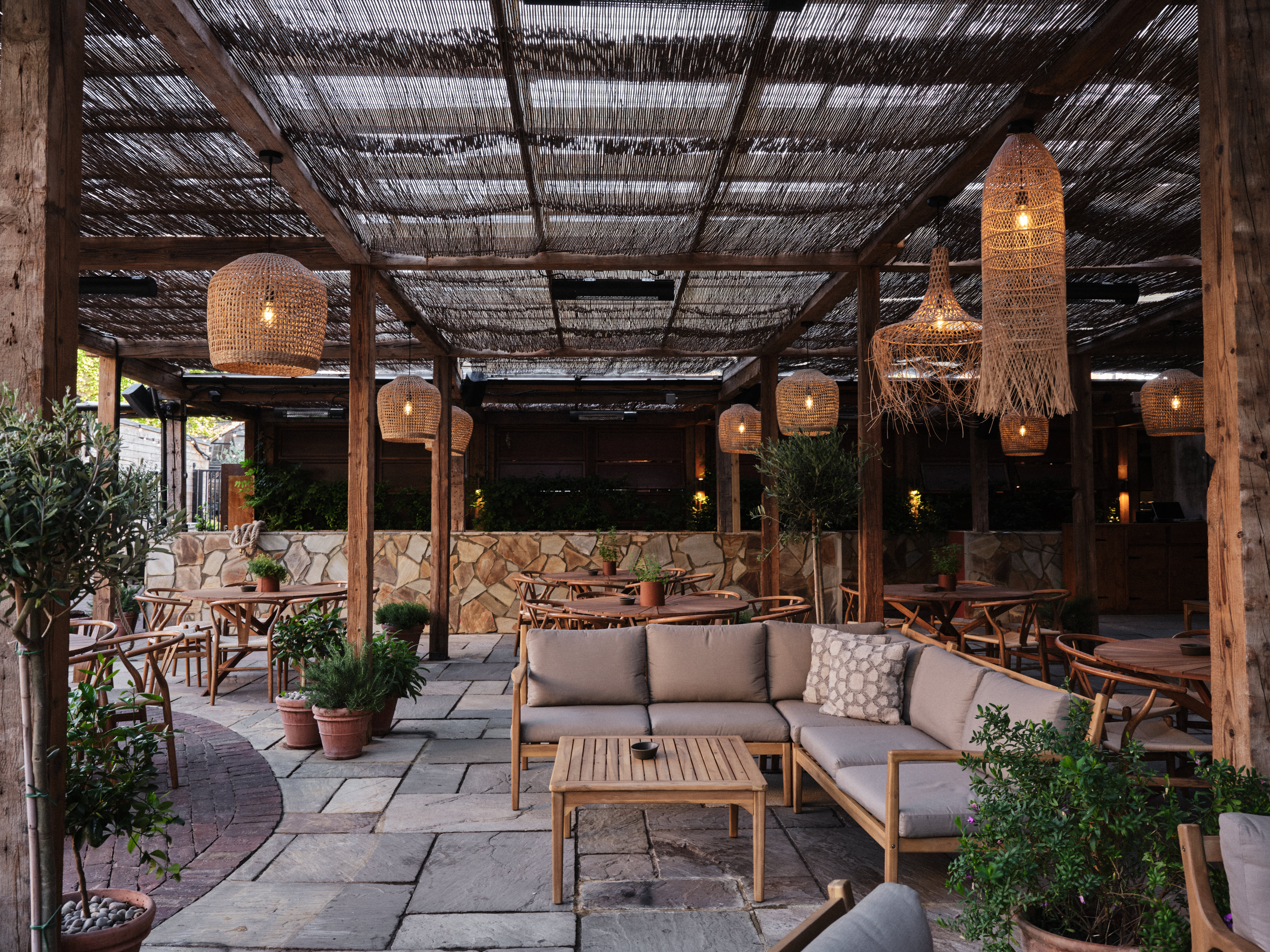 Charming outdoor event space with warm lighting for casual meetings or gatherings.