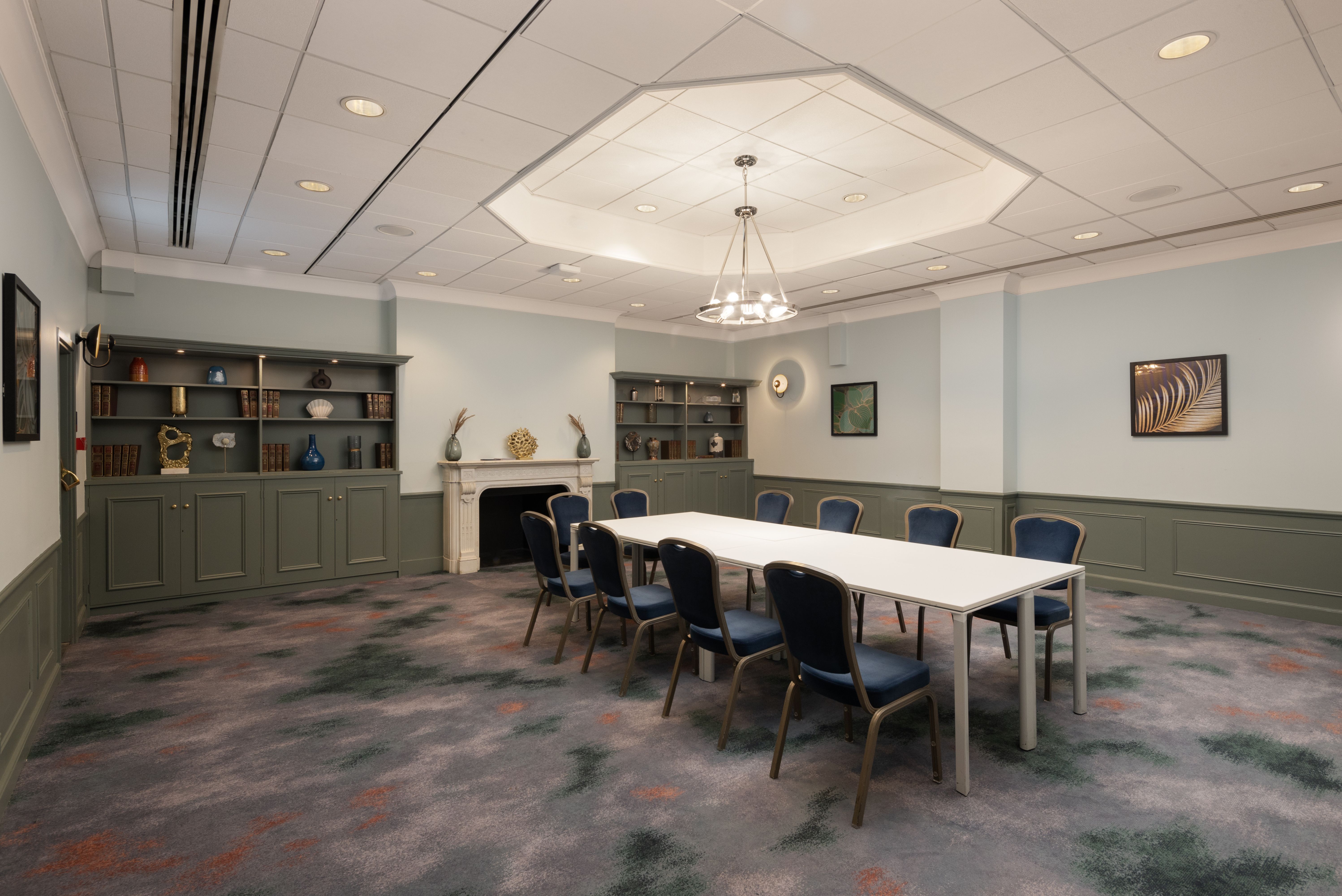 Meeting room at DoubleTree Brighton Metropole with central table, ideal for workshops.