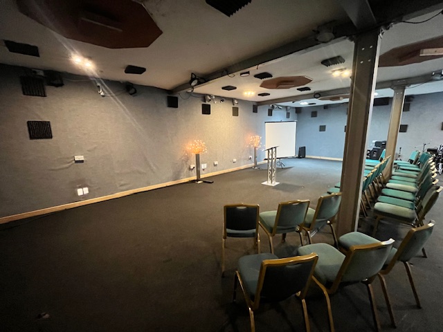 Premier Room 2 at Robannas Studios, versatile meeting space for workshops and seminars.