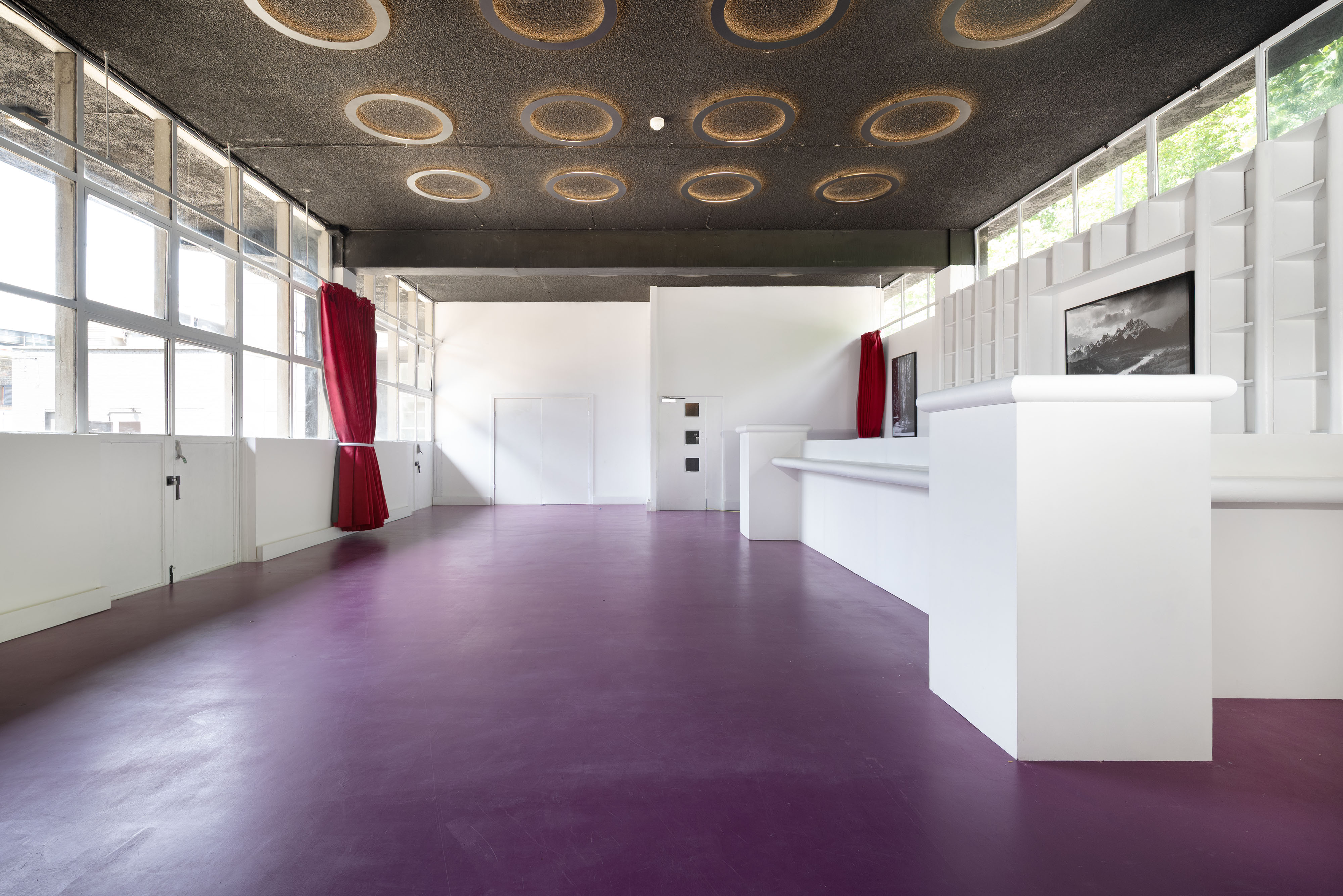 Versatile event space with minimalist design and natural light, ideal for workshops and networking.