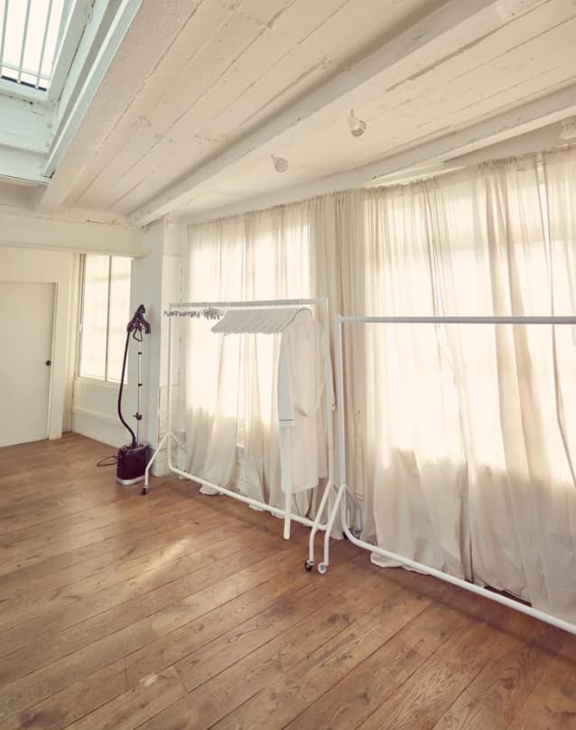 Bright studio space with large windows, ideal for fashion events and workshops.