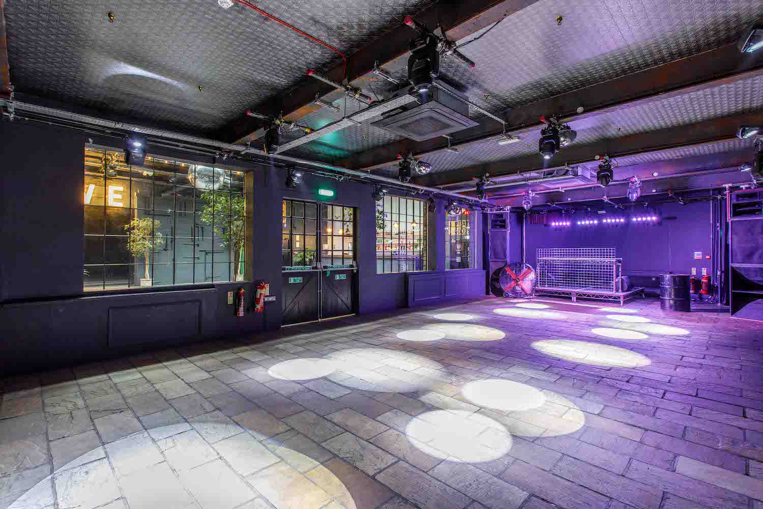 Glass House  - 5c389c68-e221-438d-9a49-6651d06ee025.jpg