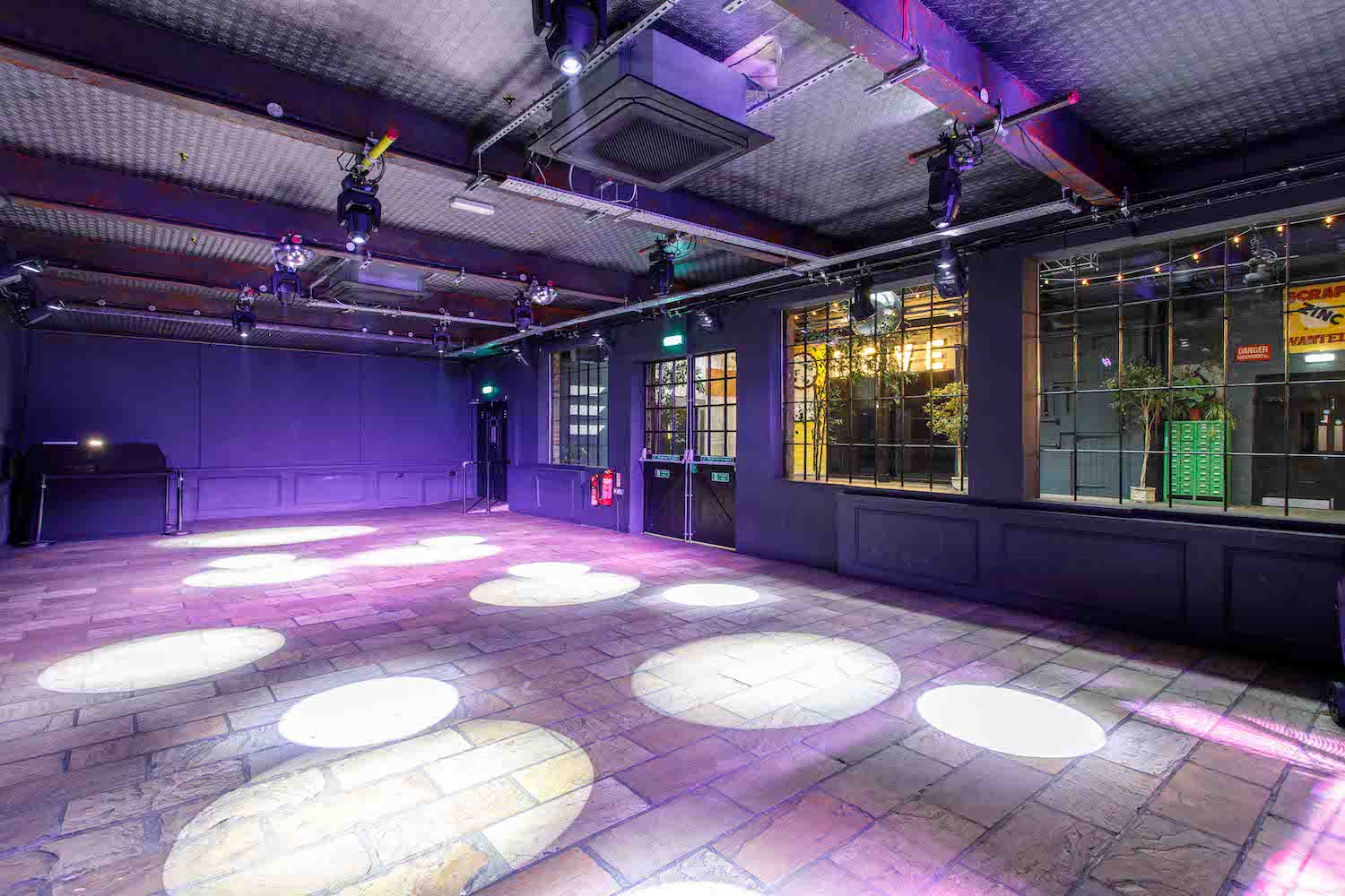 Glass House - a5293fdb-fd25-4689-80c2-9c7ace7bc19a.jpg