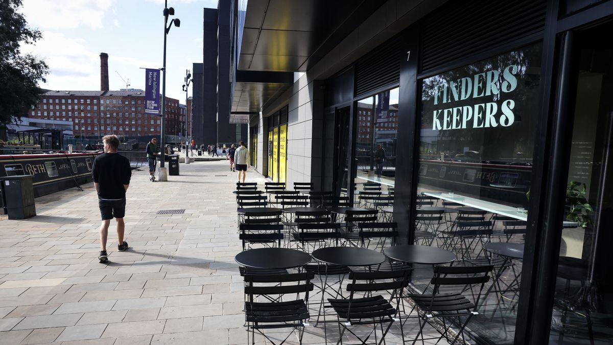Outdoor networking hub bar setup on urban promenade for corporate event breakout space.