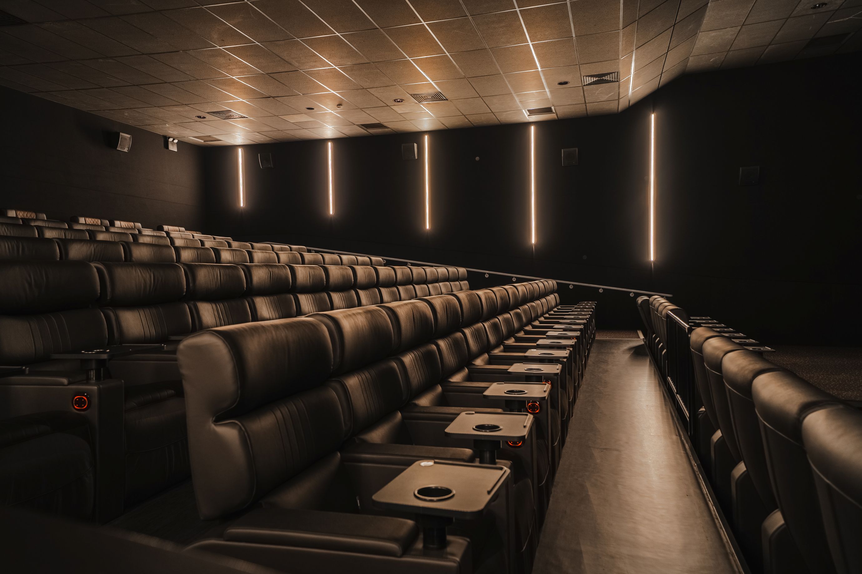 Cinema Screens - 2ef6aa0c-4c90-411c-9c24-031dc5916893.jpg