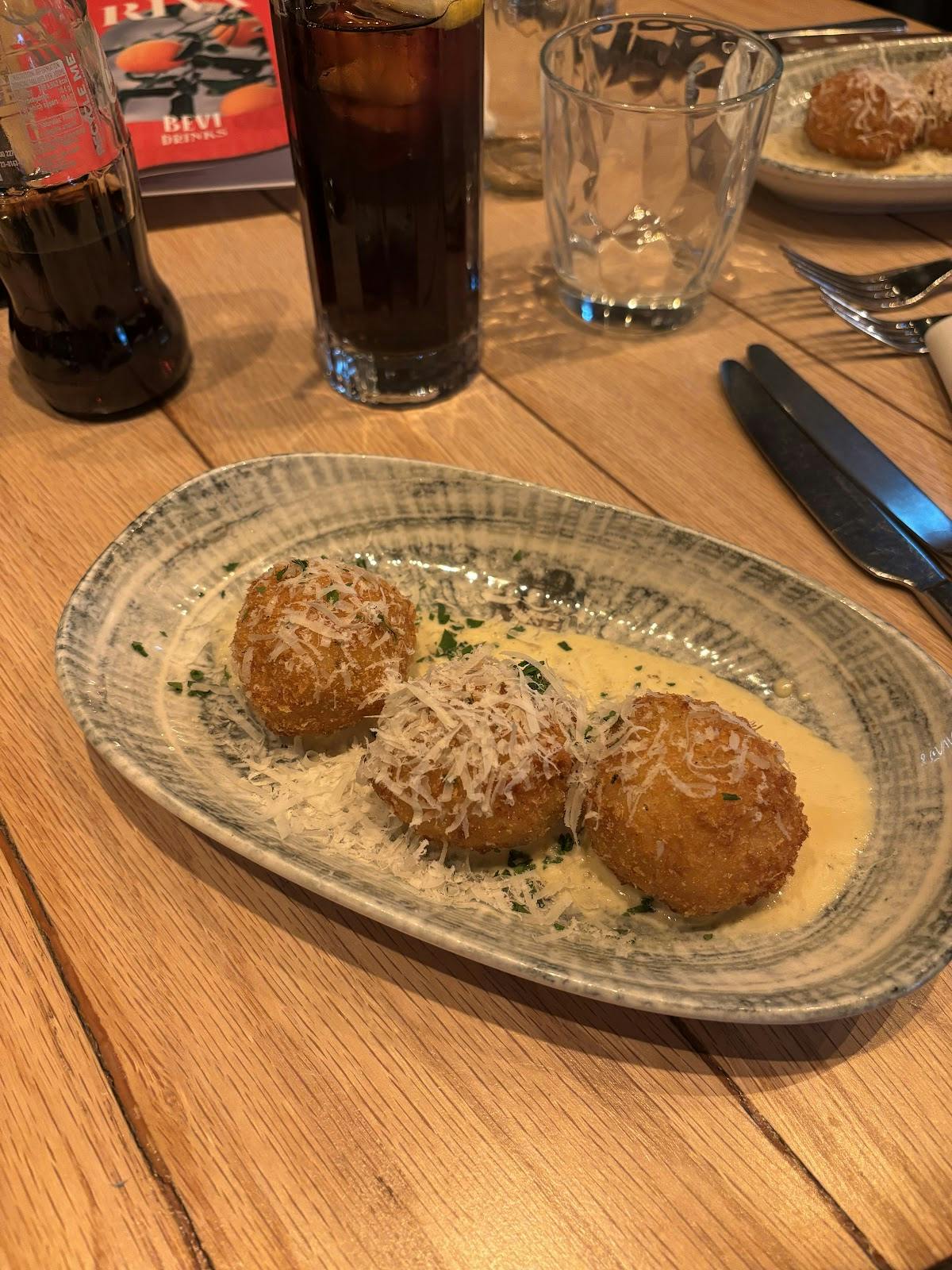 Riva Blu Manchester - >Lucie Ashworth</a>