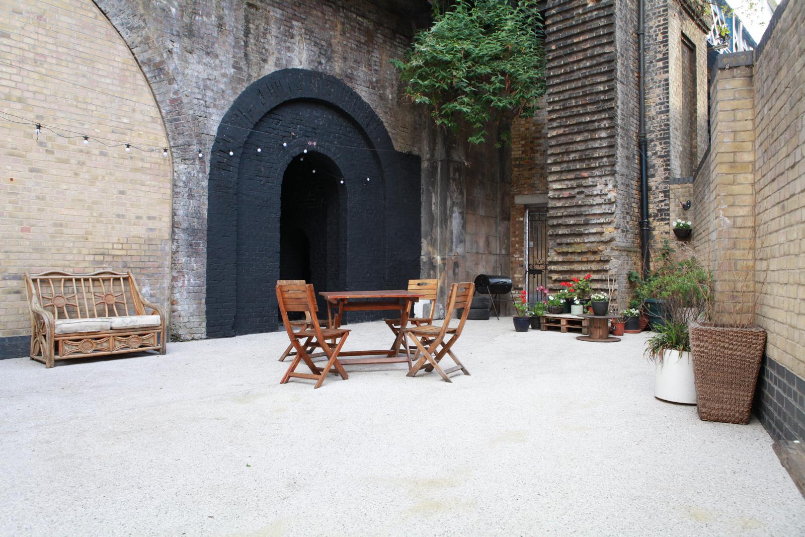 All white photography room - cjlfbmiui4o.jpeg