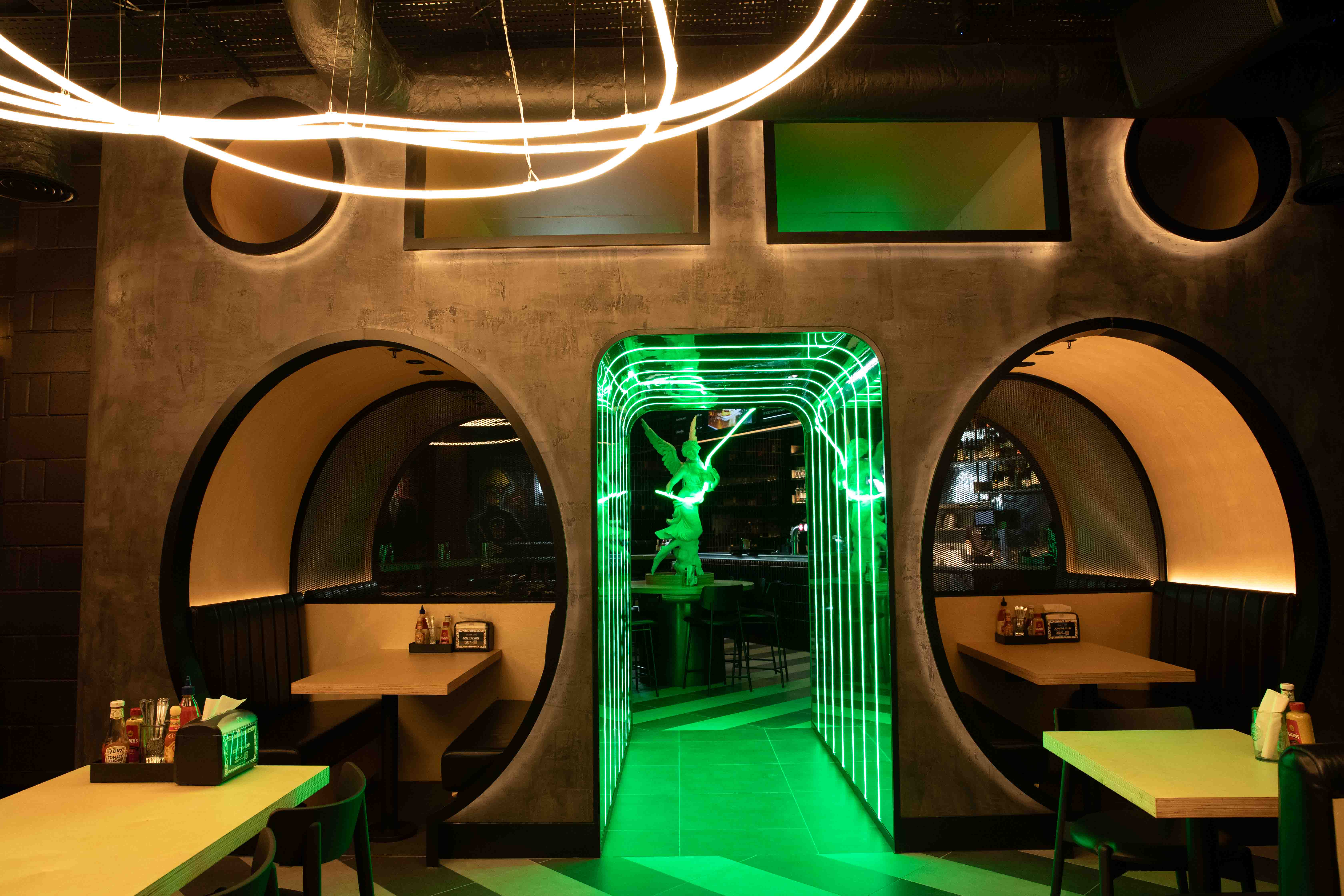 BoomBox Bar - 7fc014b9-9572-4e6c-ad9d-1a01d135088a.jpeg