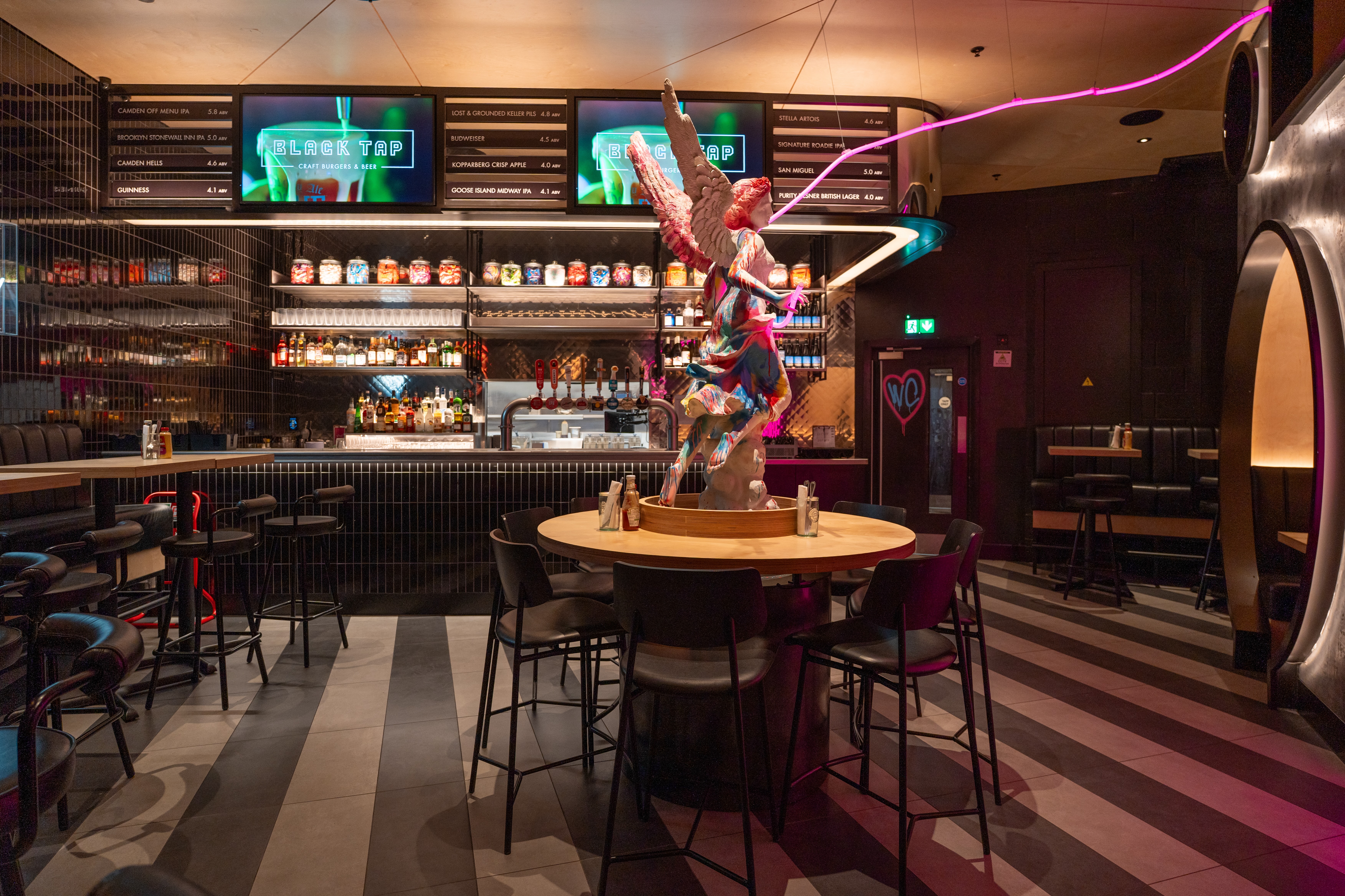 BoomBox Bar - 84642c0e-6ac3-4d8e-80b2-9e643ea440f9.jpeg