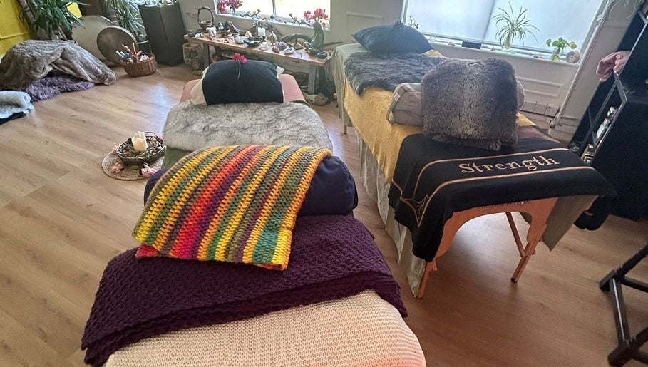 Eva Lake - Moonhive - Studio 6 - Scott Hall Mills, Scott Hall Street Unit 3  - Leeds | Fresha