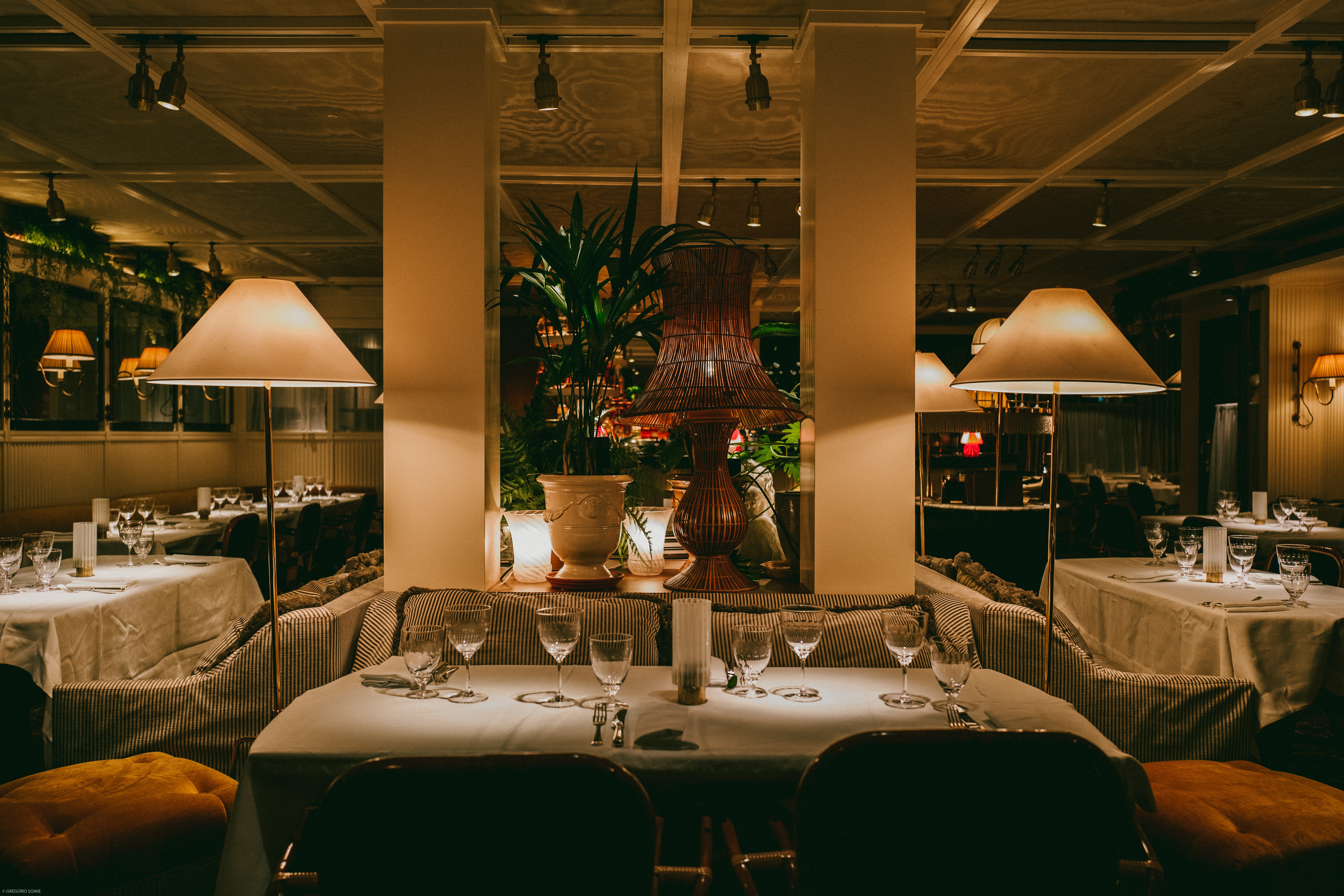 Elegant dining space at Louie Restaurant, ideal for upscale events and intimate gatherings.