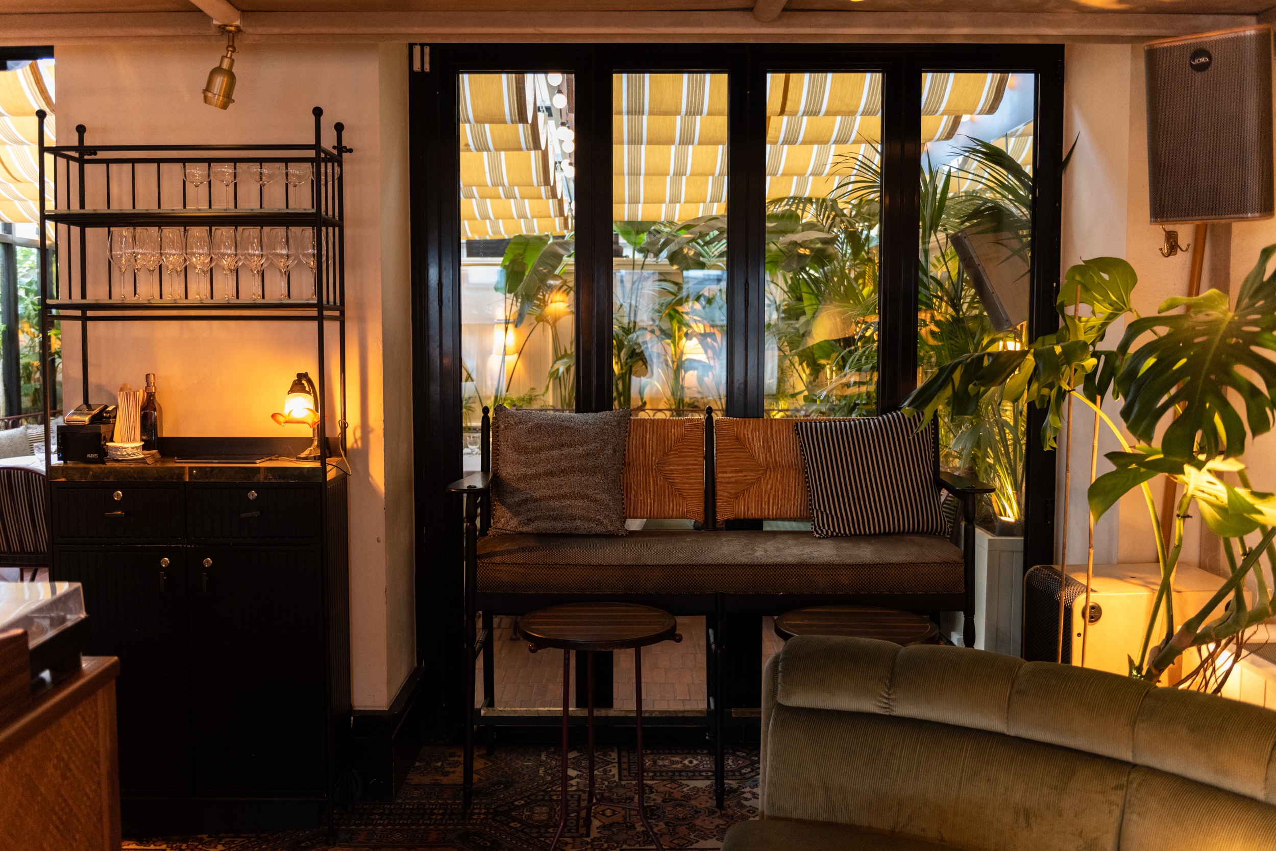 Alligator Bar lounge at House of Louie, ideal for networking events with inviting atmosphere.