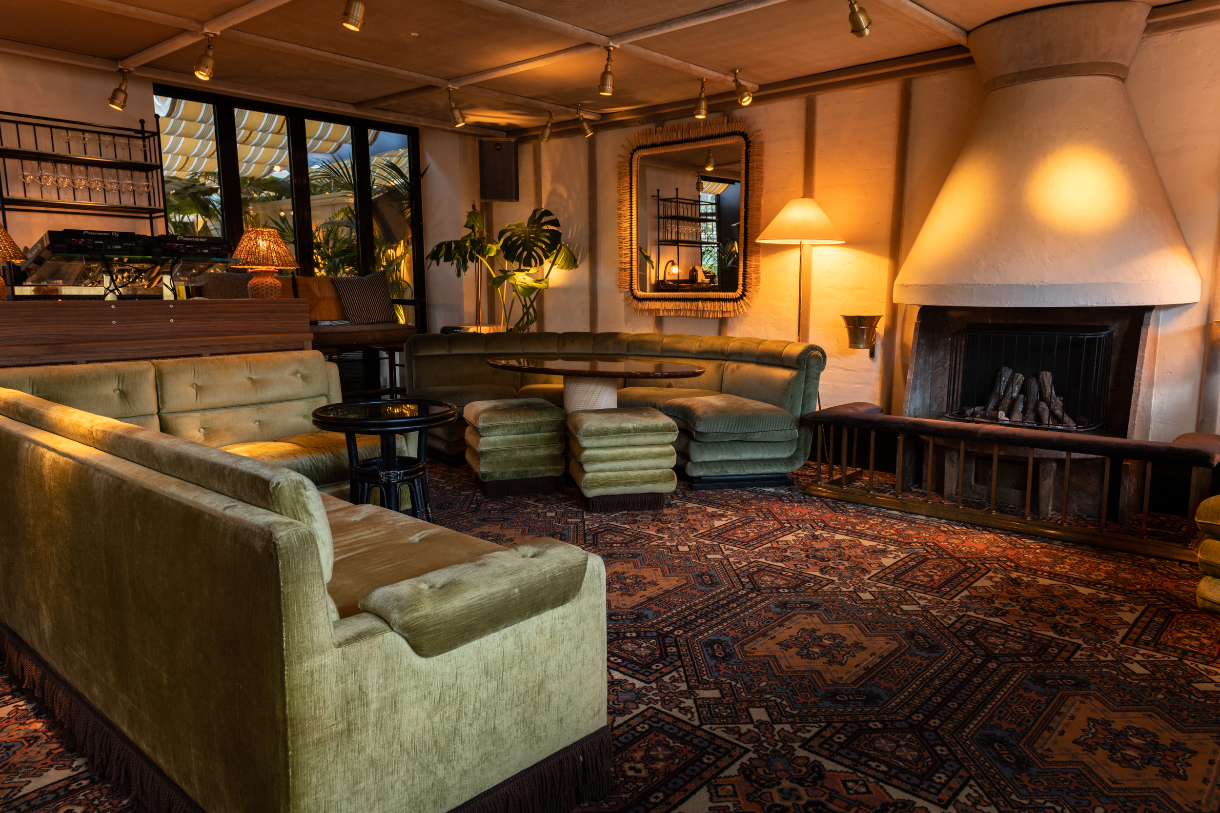 Alligator Bar - fbb0a2cb-0c47-4057-8910-a7cfca003384.jpg