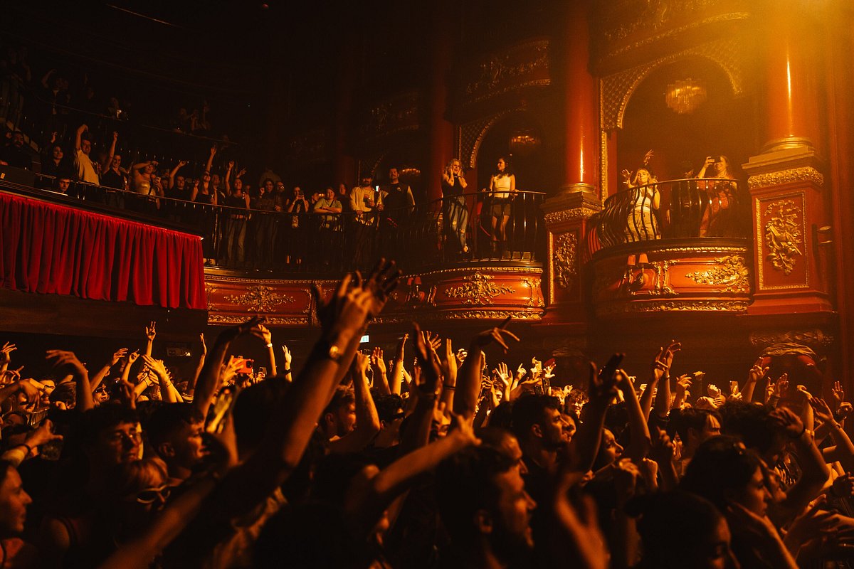 Vibrant crowd at Nocturna Club, showcasing live event energy and engagement.