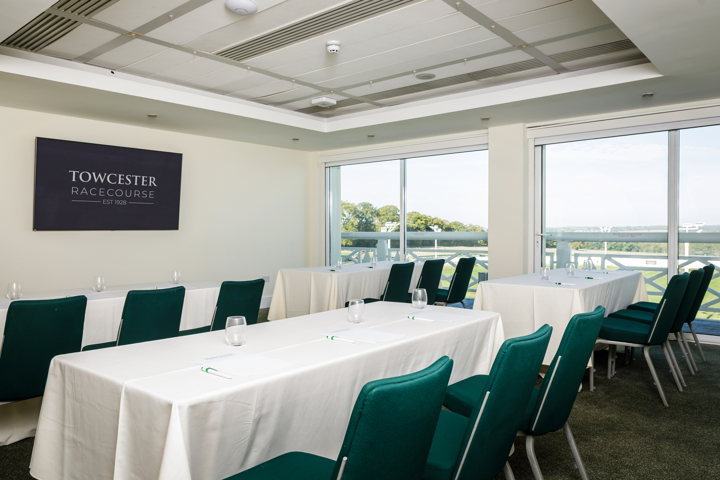 VIP BOX - 2e70a03a-a0cf-424e-a8ed-29073a7619fe.jpg