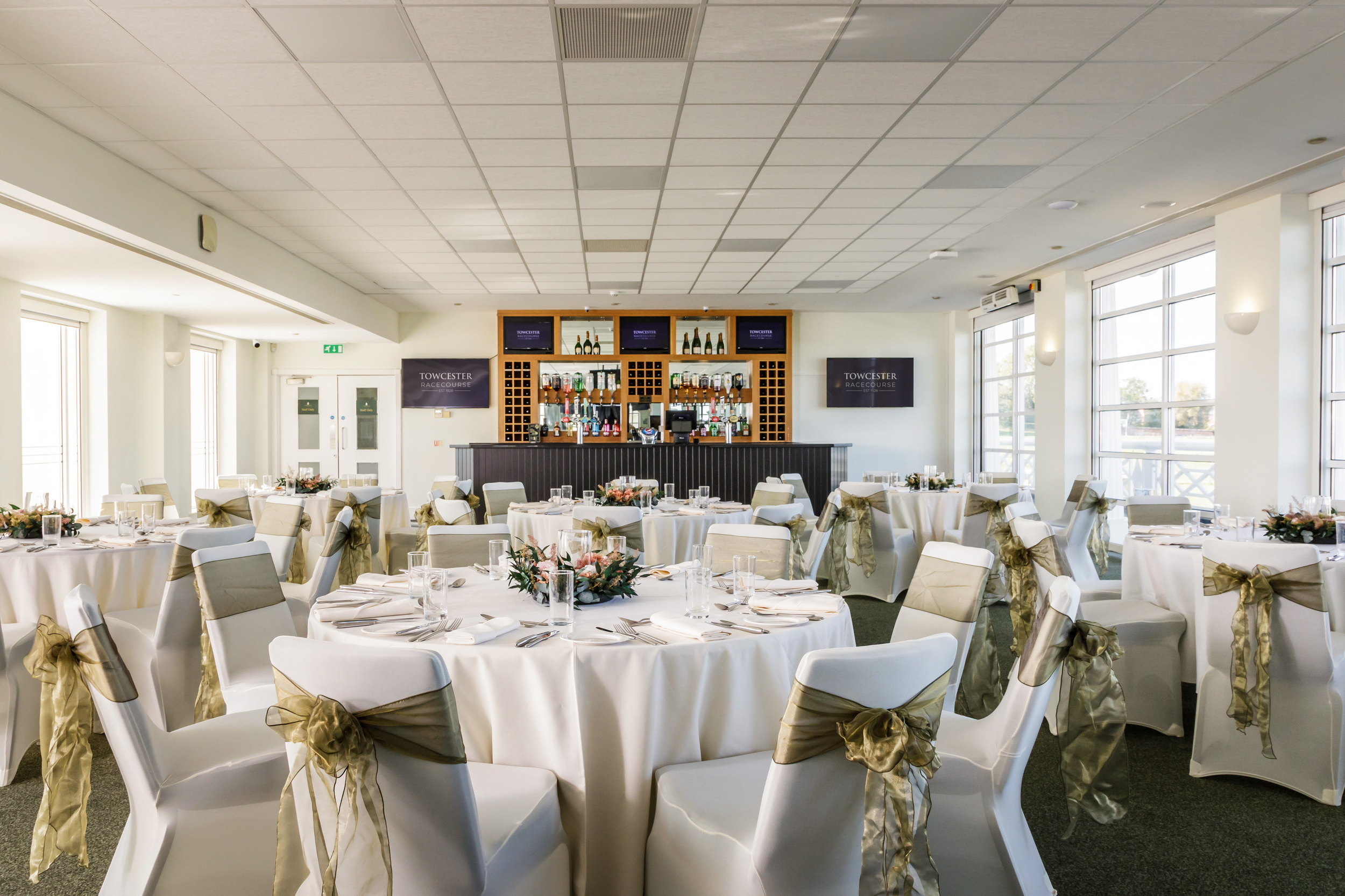 VIP BOX - 30bef69d-189b-41b5-bf7c-19af444ec945.jpg