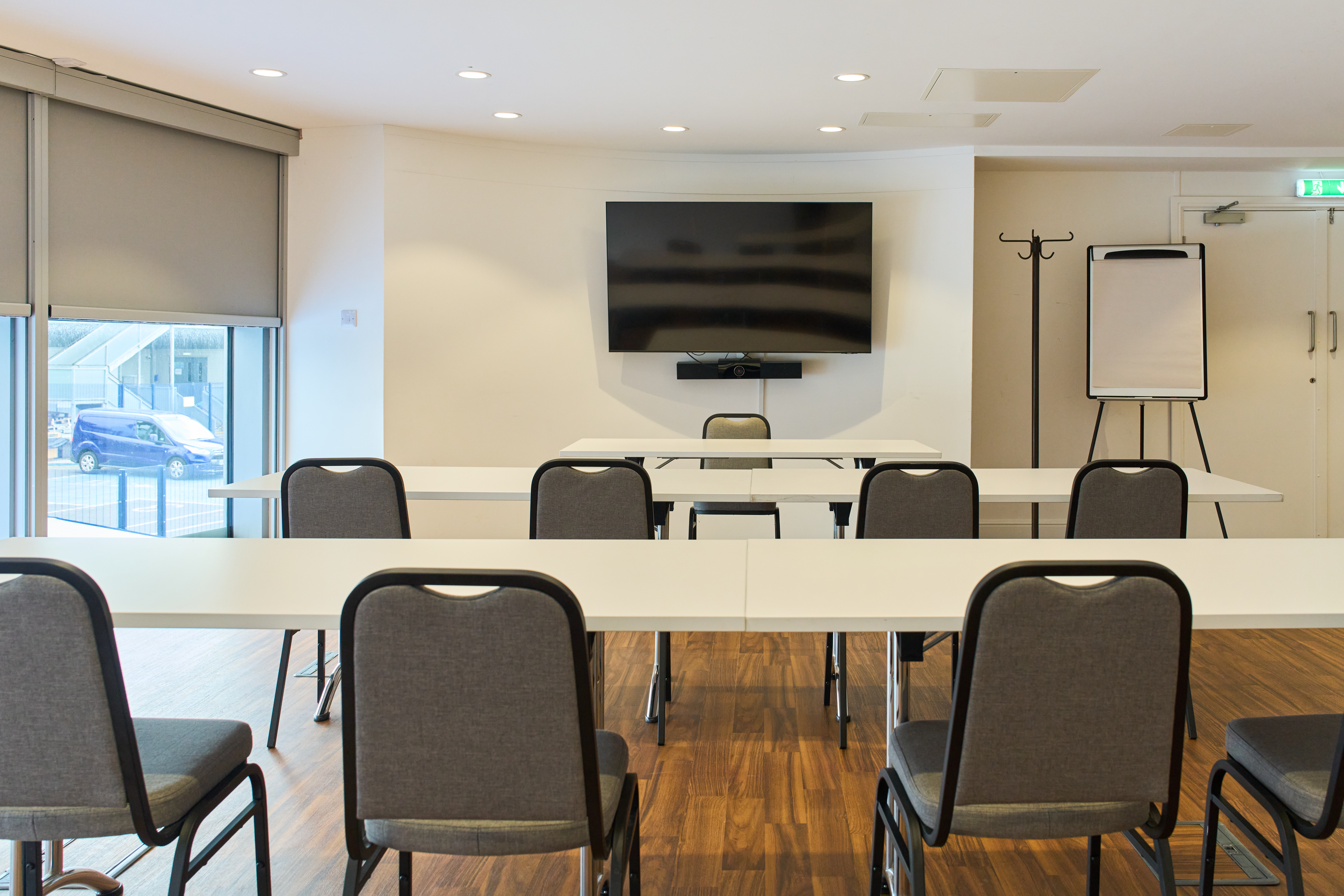 Mezzanine meeting room in London Cable Car, ideal for corporate events and workshops.