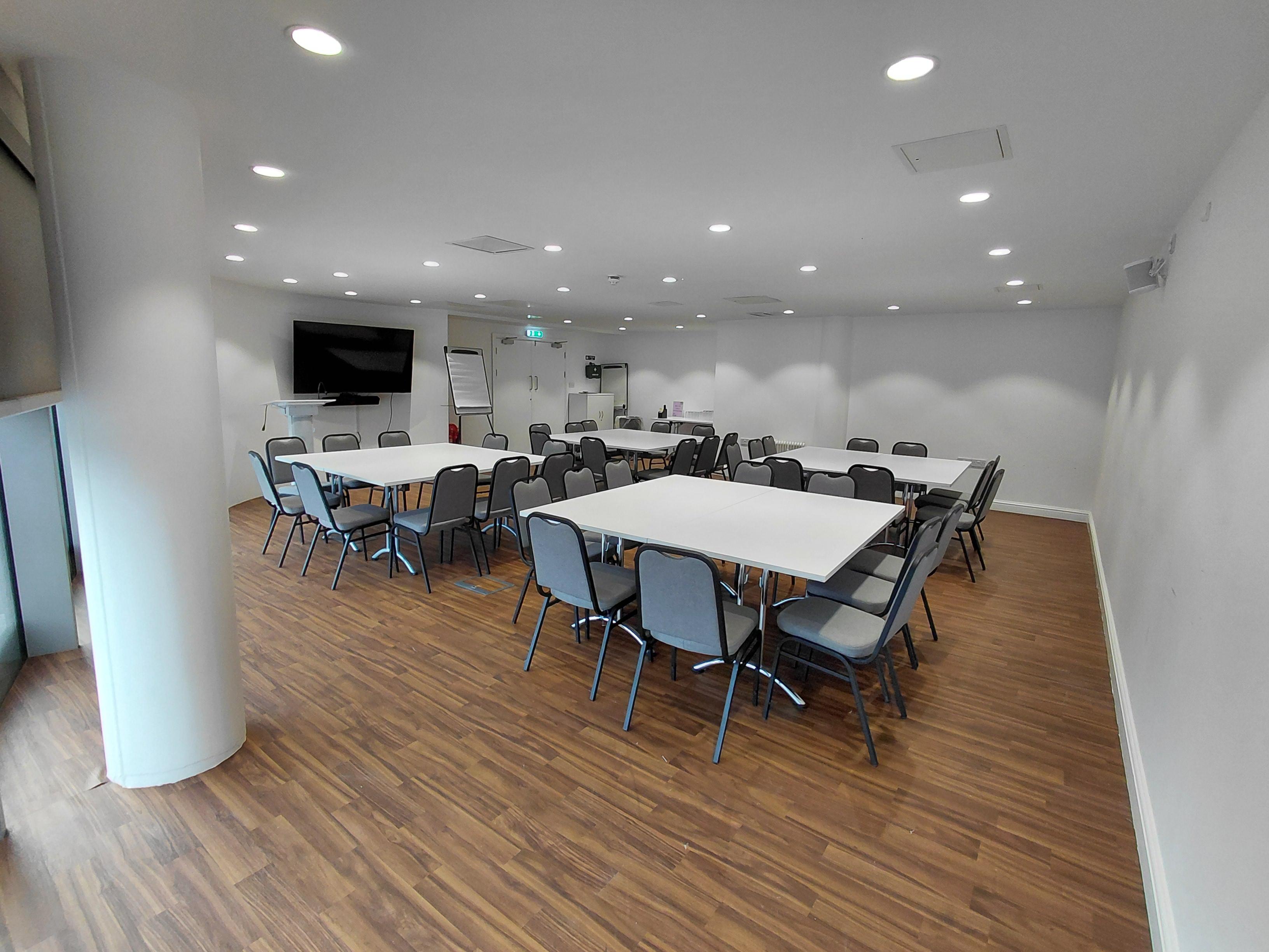 Mezzanine meeting room in London Cable Car, ideal for workshops and conferences.