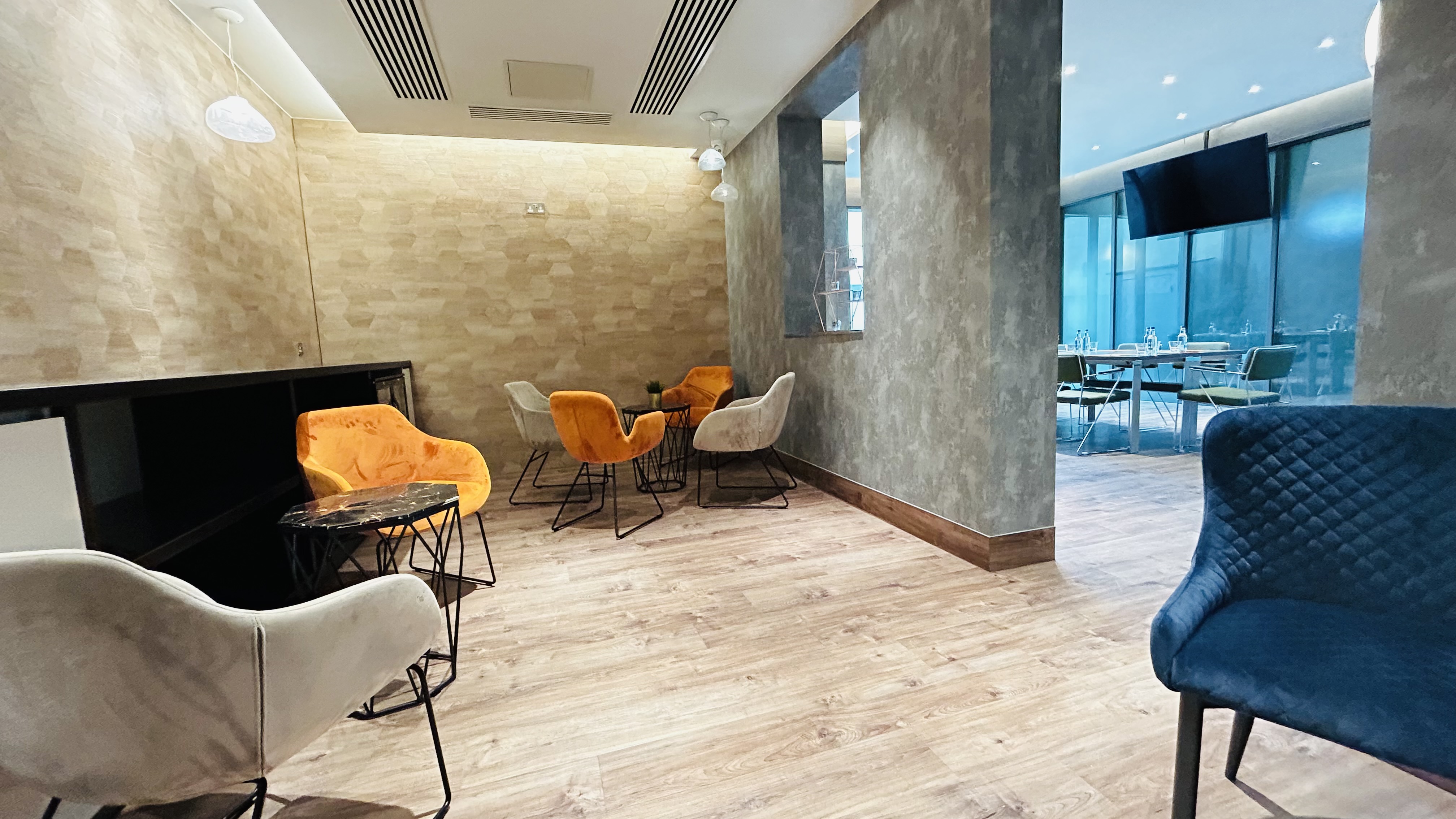 Modern meeting space in Crowne Plaza London Kingston for networking events and team discussions.