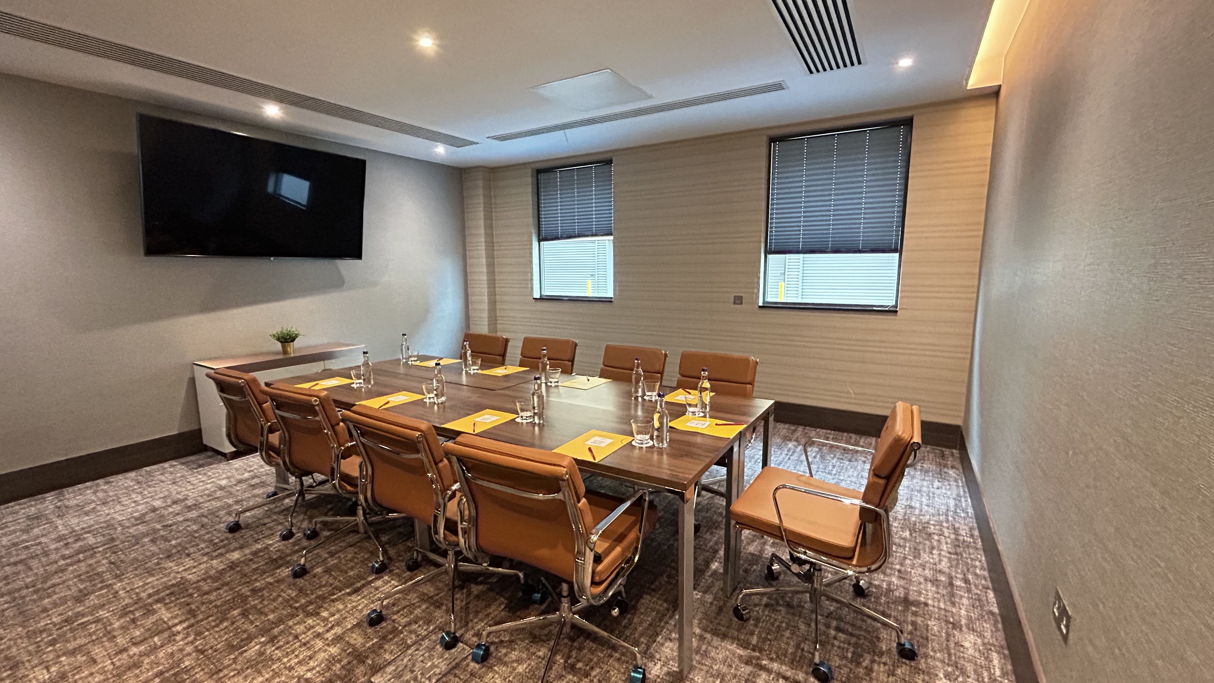 Modern meeting room in Crowne Plaza London Kingston for corporate events and workshops.