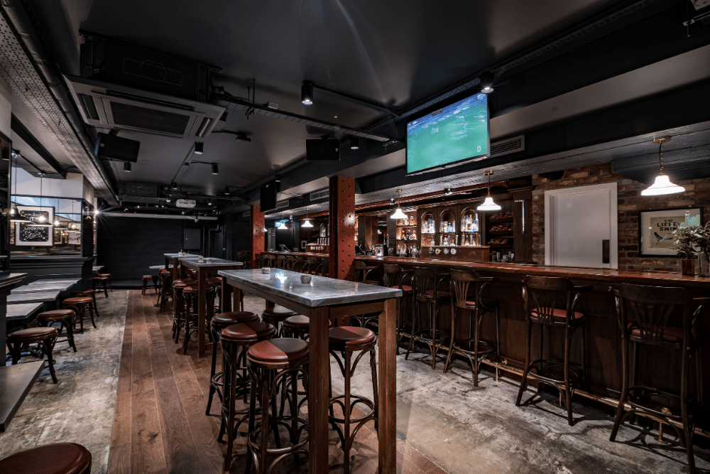 Gibney's London | Irish Bar | Live Music, Sports & Comedy