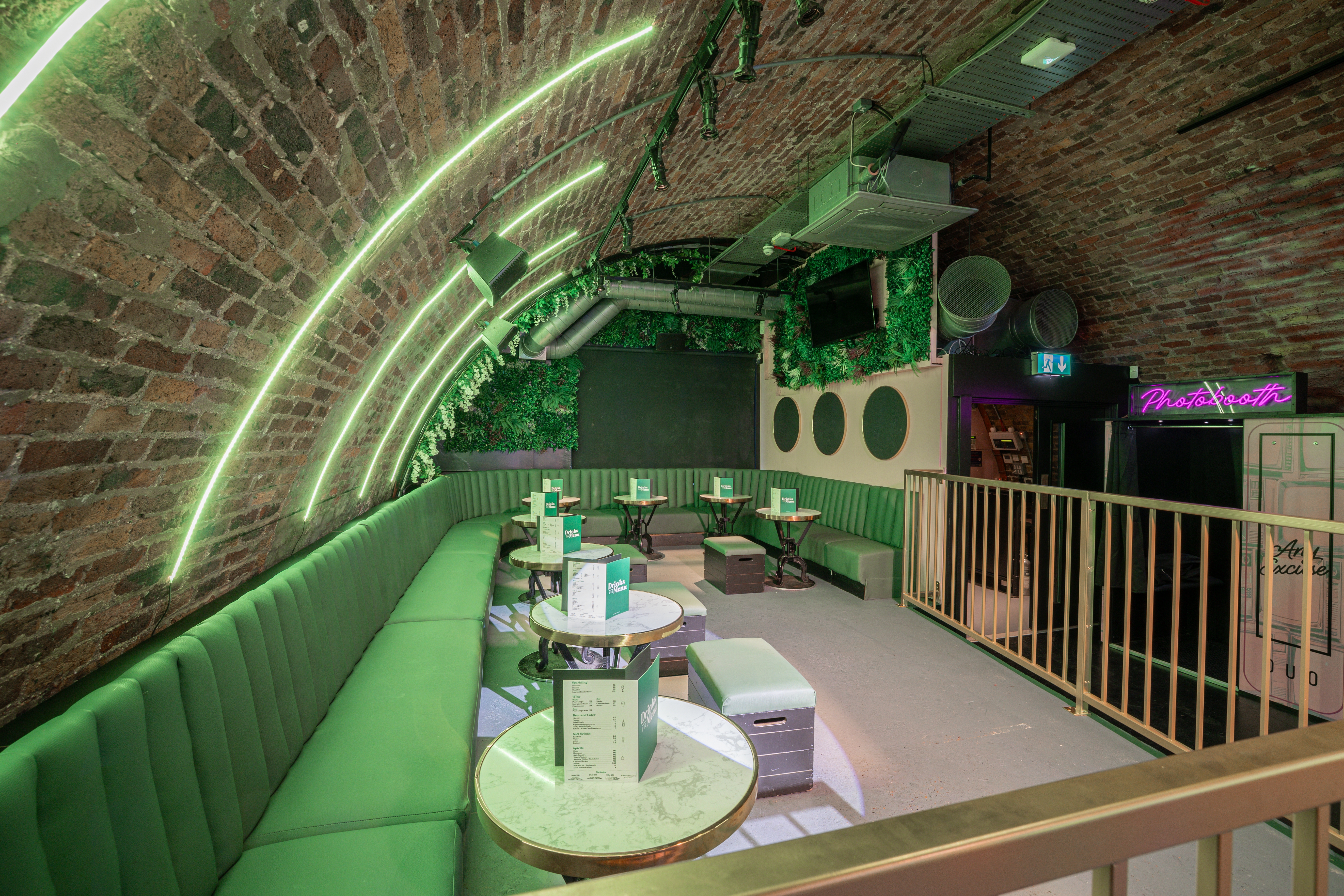 Stylish DUO London event space with arched brick ceiling, ideal for gatherings and corporate events.