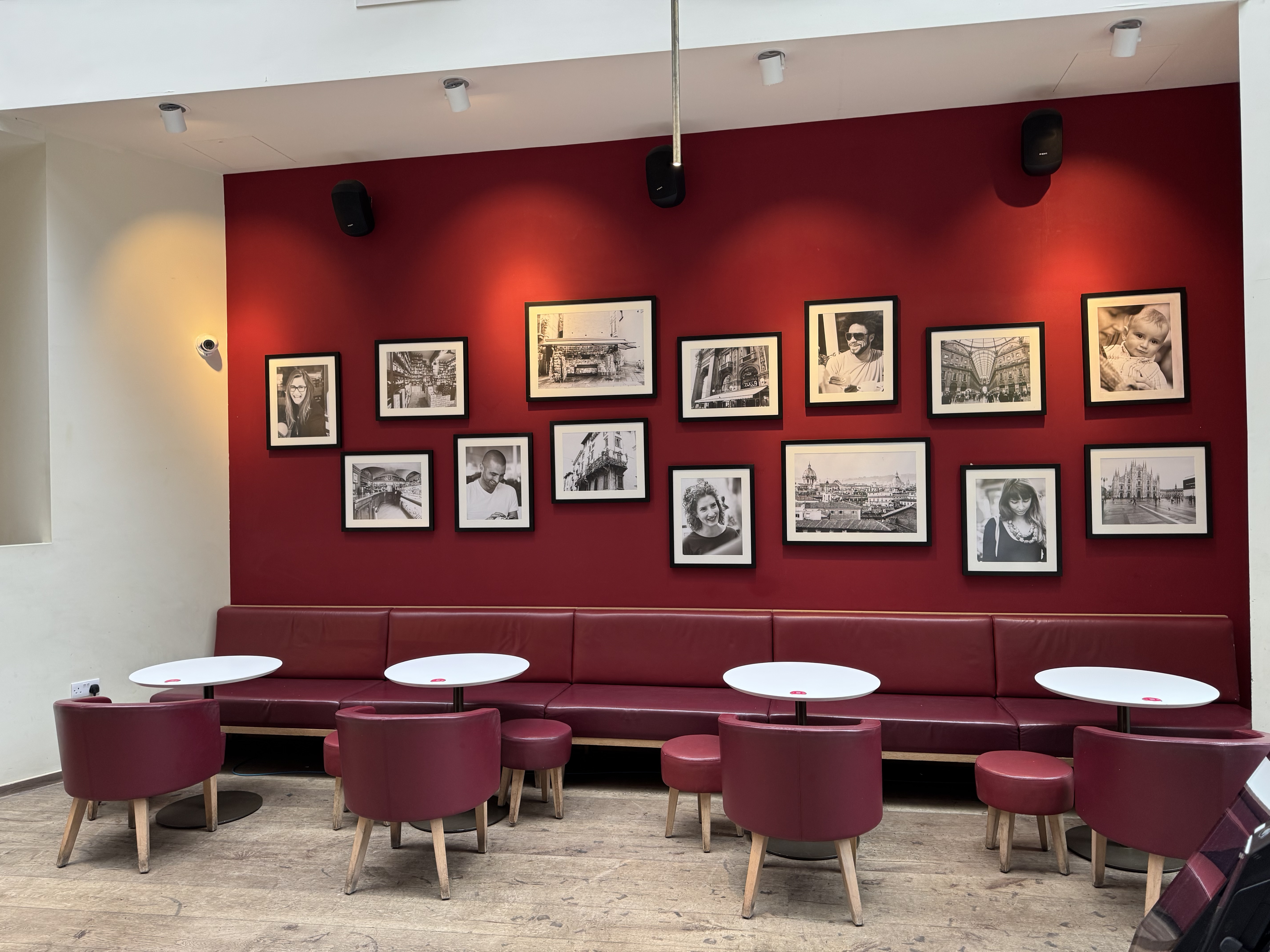 Stylish Vapiano Tower Bridge bar with red accents for casual meetings and networking