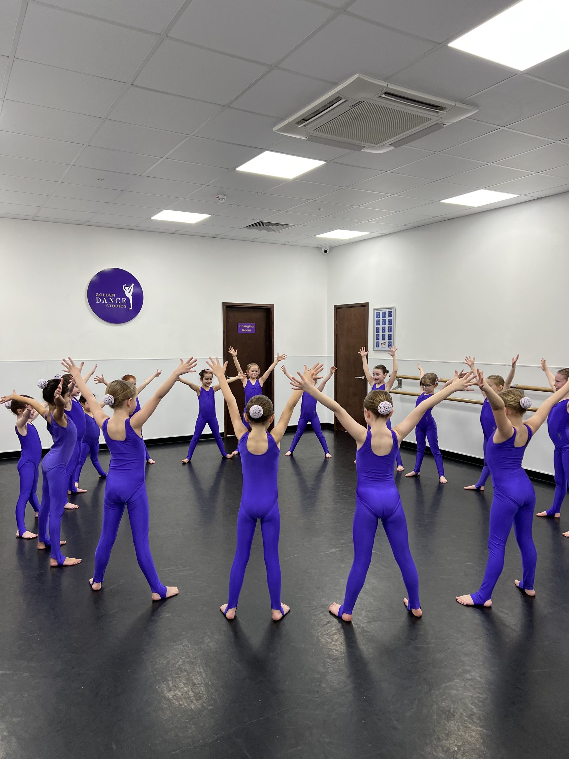 Mini's & Juniors (age 5 - 8 yrs) - Golden Dance Studios