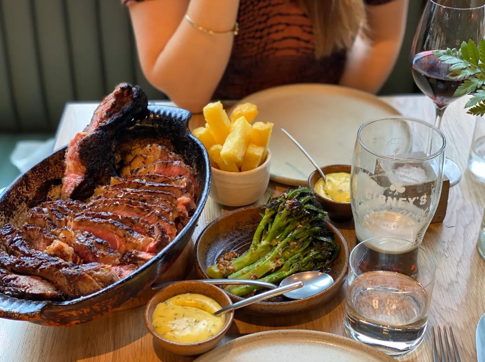 Featherstone St - Semi Exclusive - c35b4e57-0559-446a-9894-7d210ae926af.jpg