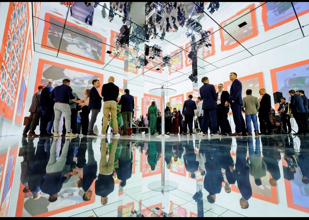 Dynamic event space with reflections and projections for networking and innovation.