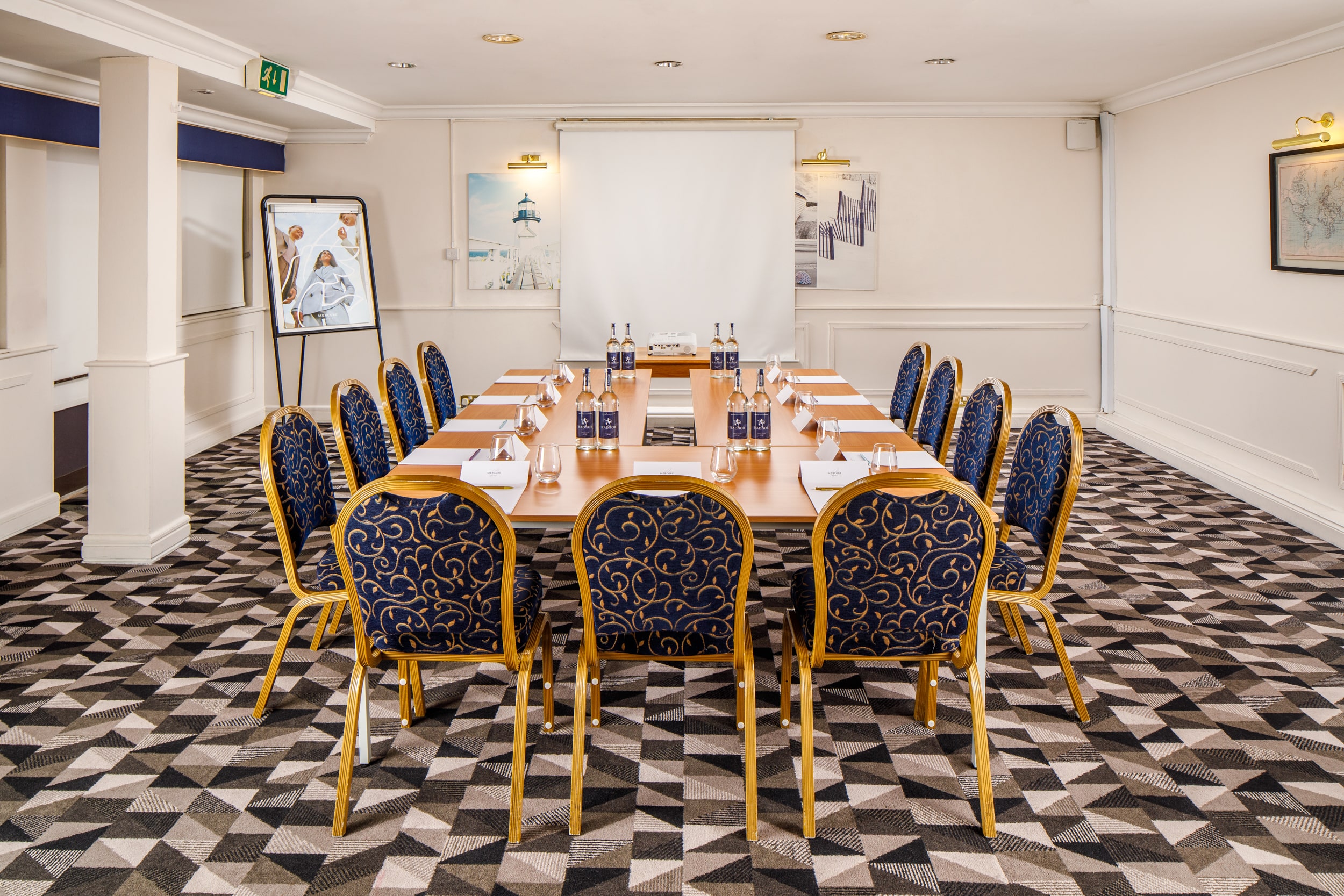 Boardroom - d9fa4d71-5e5b-4a07-8d4a-d6eaa6d48948.jpg