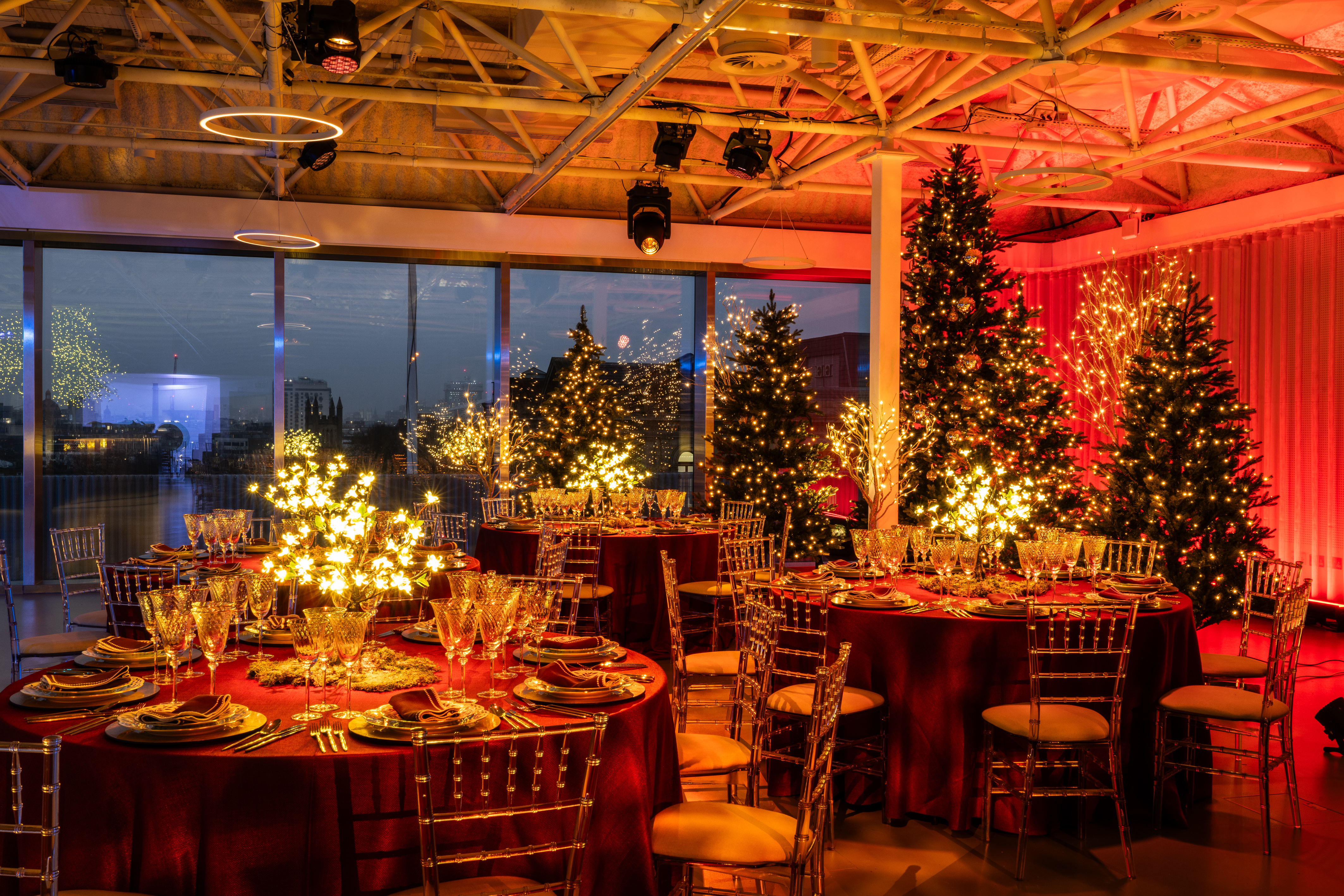 Science Museum holiday gala, elegant Christmas decor