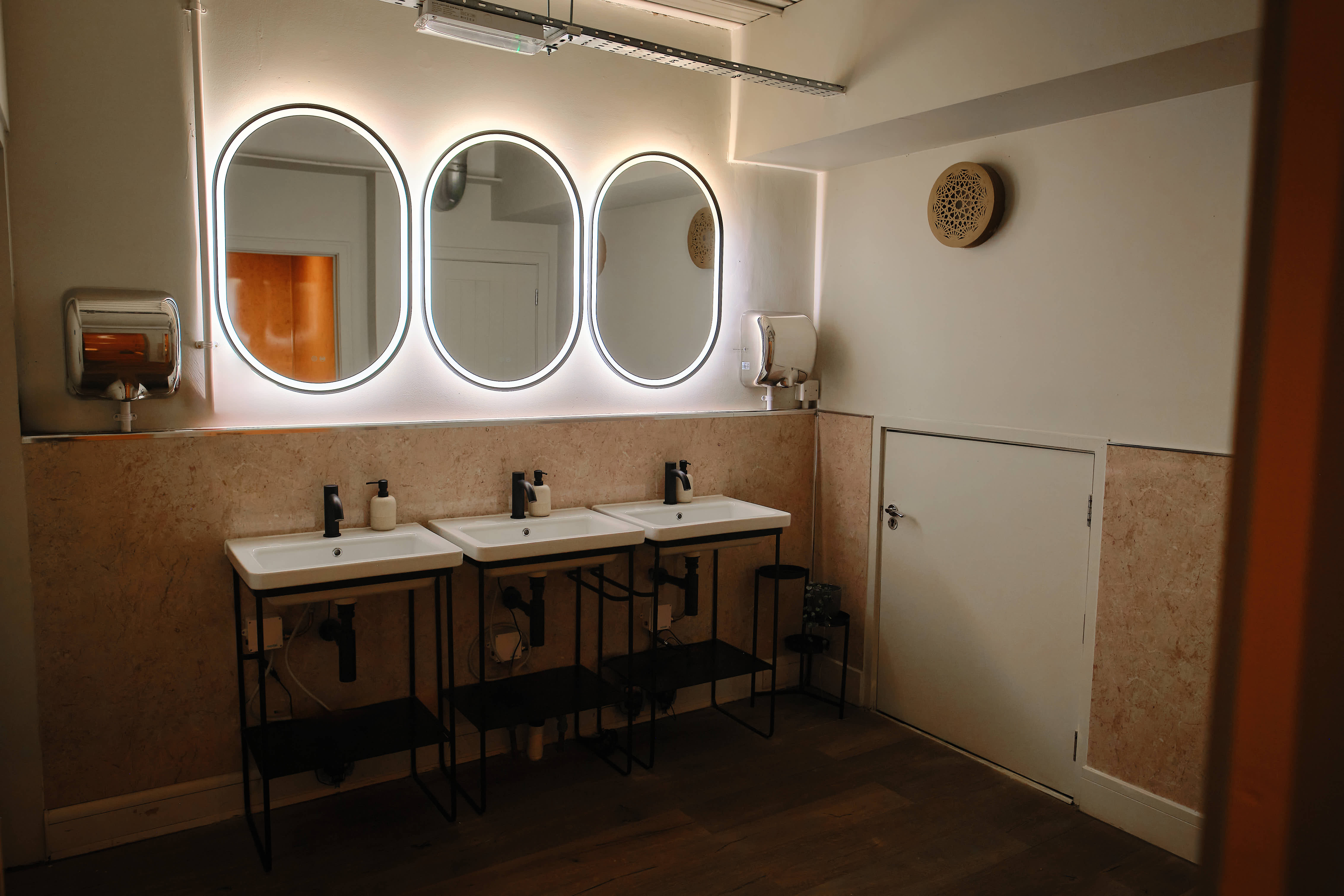 Ukiyo Hand Roll Bar - image 4