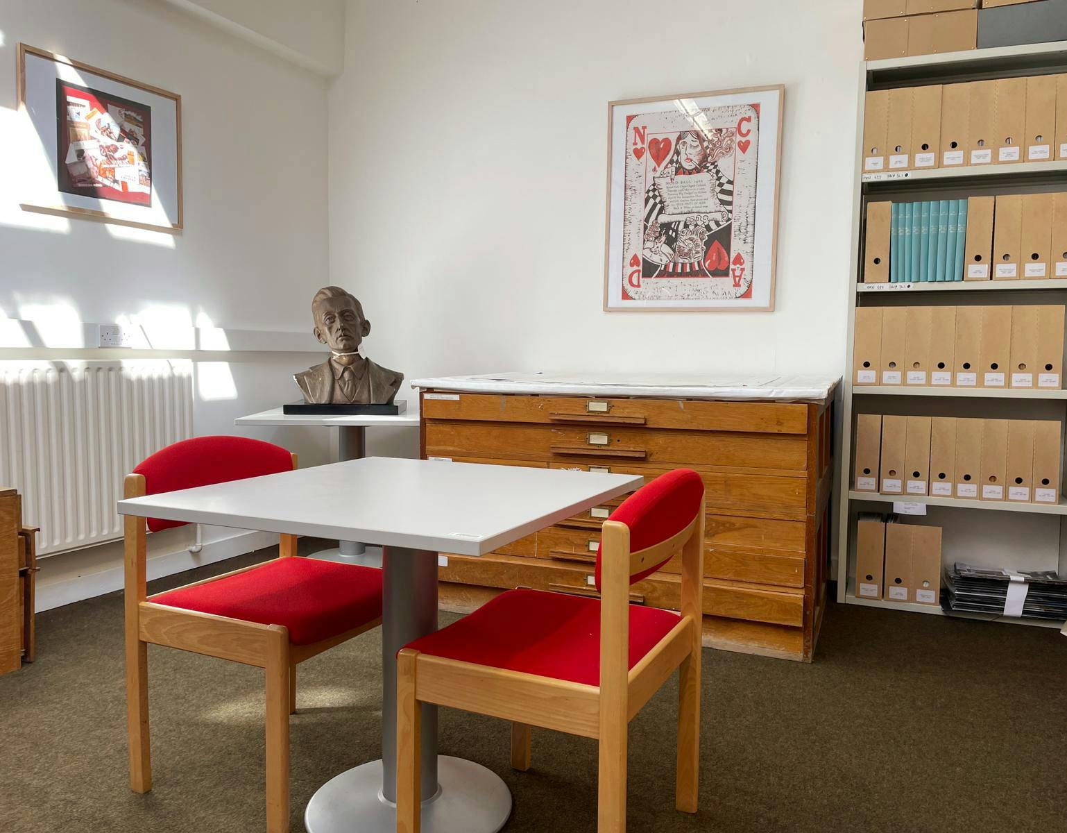 Minimalist meeting space in NICOLA Arts for brainstorming and consultations.