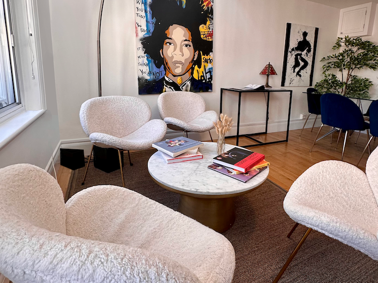 Stylish meeting space with marble table for creative gatherings at Starstruck HQ.