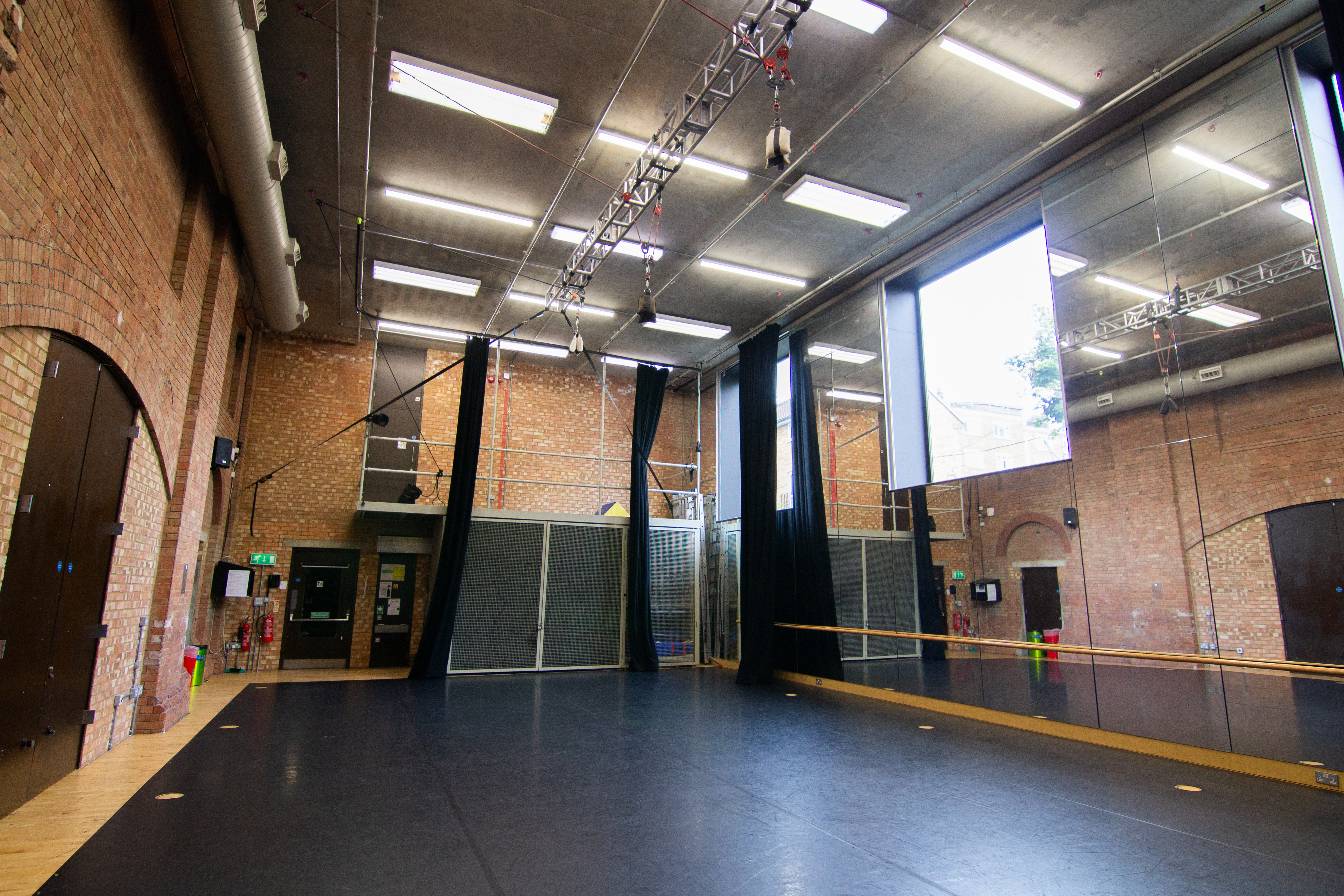 Full Hire - b66dd590-6b9c-4240-b0bf-9c2705073453.jpg