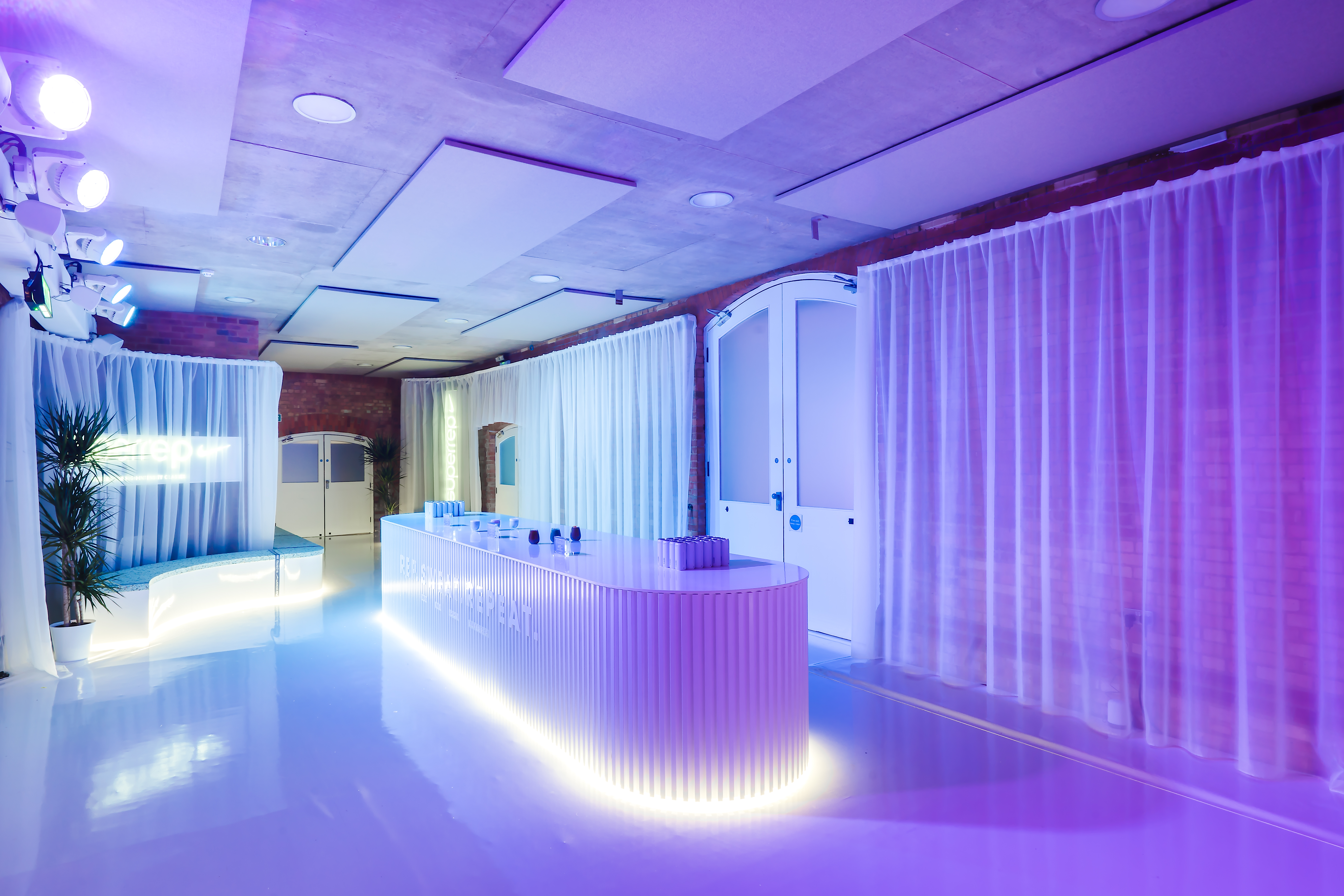 Full Hire - f10cb0cc-7498-47a4-b97e-11f548137d32.jpg