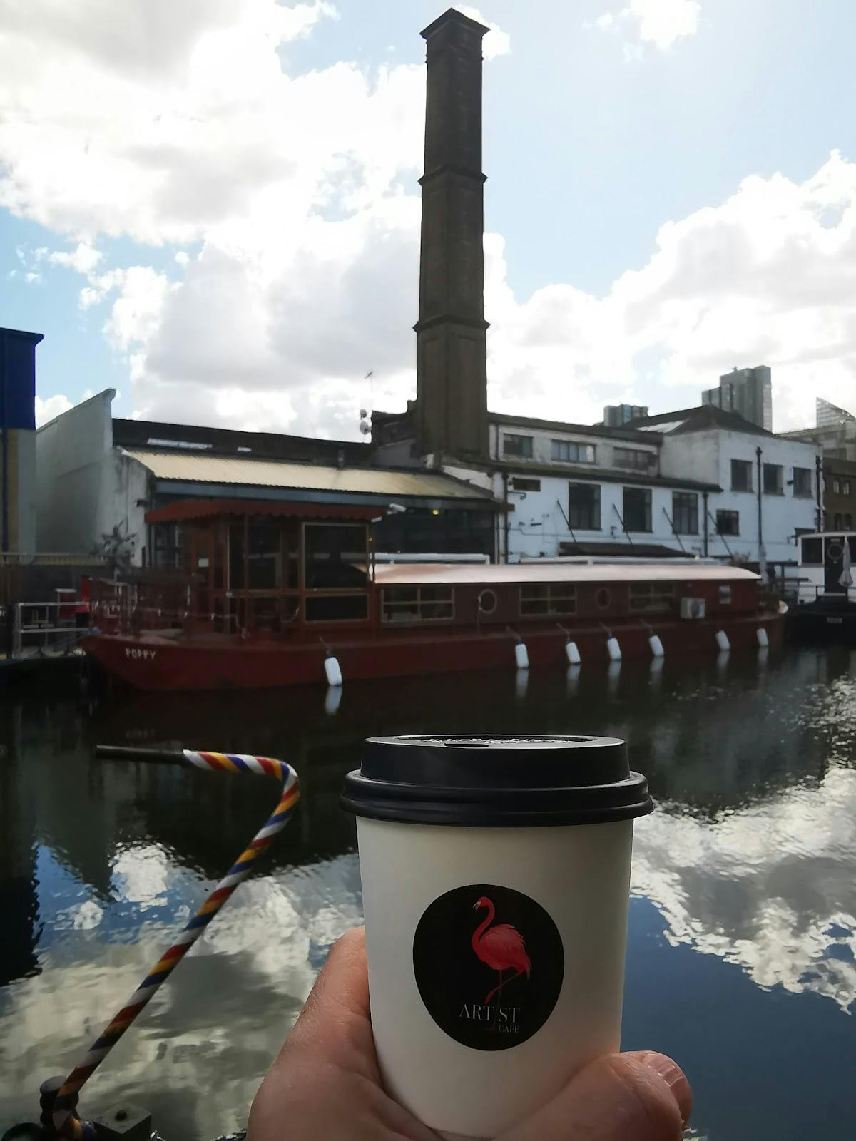 Charming waterfront photography studio in Holborn with a unique boat for creative events.