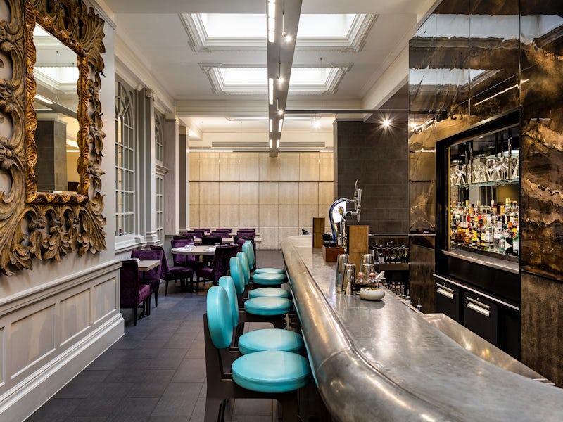 Stylish bar at The Fitzroy, Radisson Blu Euston for networking events and receptions.